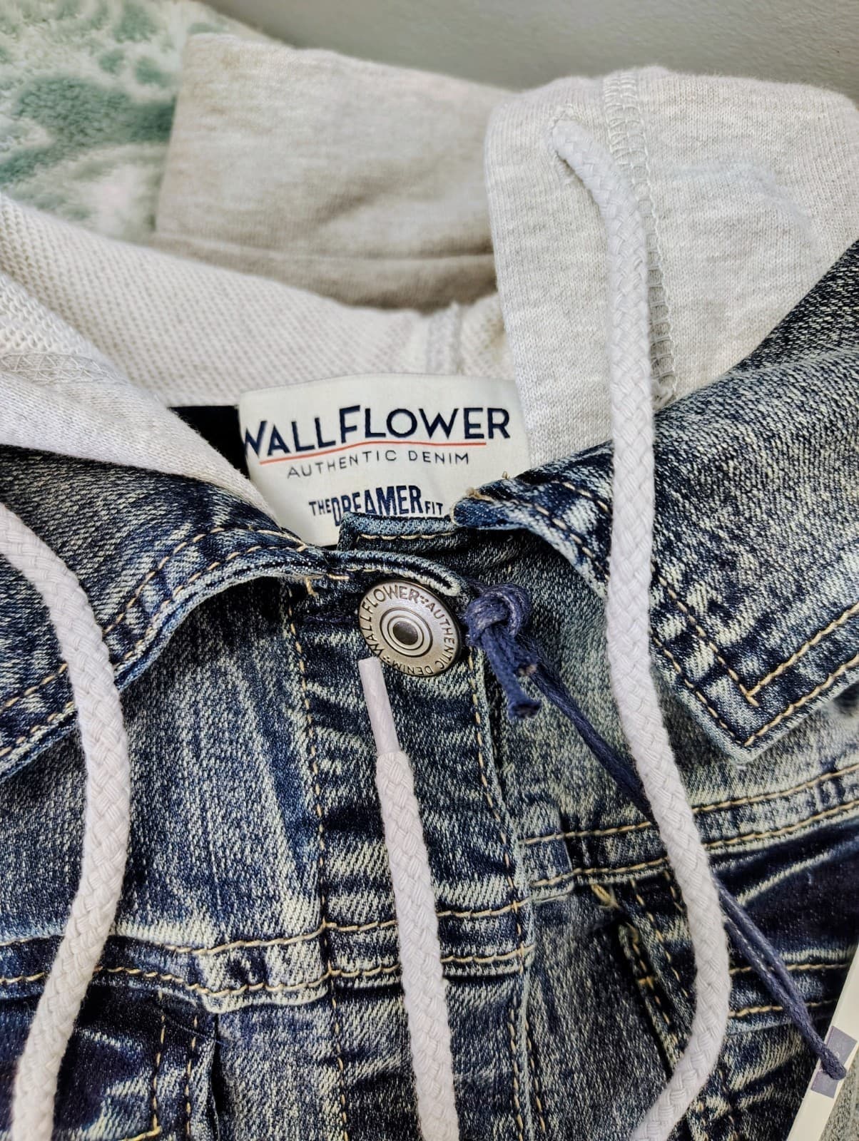 NWT Wallflower "The Dreamer" brand denim jacket with Hoodie, Small - Thumbnail 10