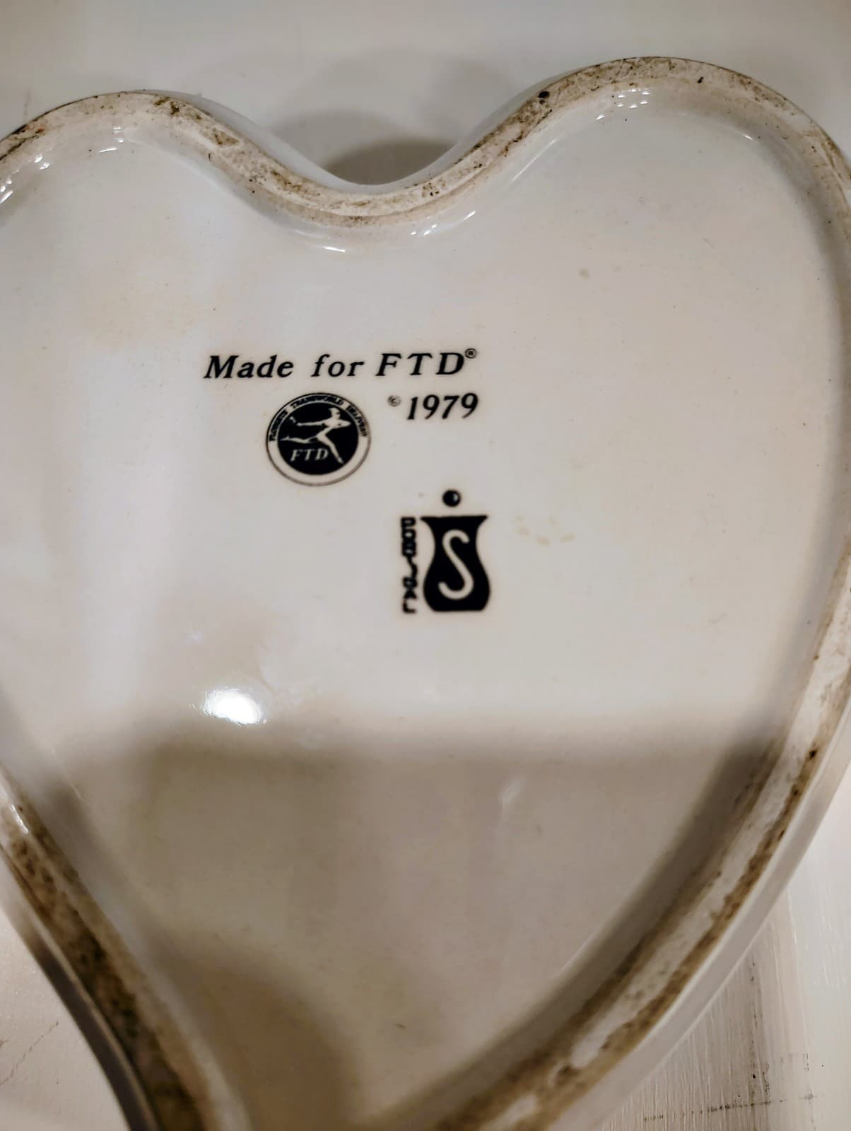 Vintage FTD Curvy Heart Bowl Planter 1979 Portugal Ceramic Love Valentine's Day - Thumbnail 10
