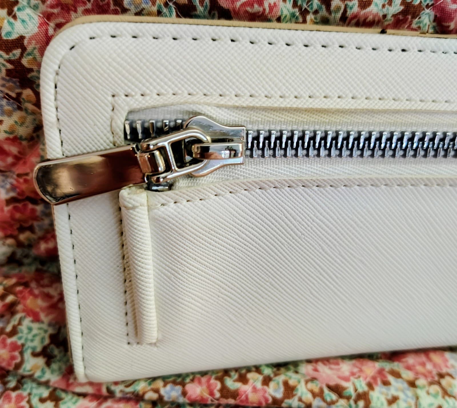 NWOT Safe Keeper Floral Wallet - Thumbnail 2