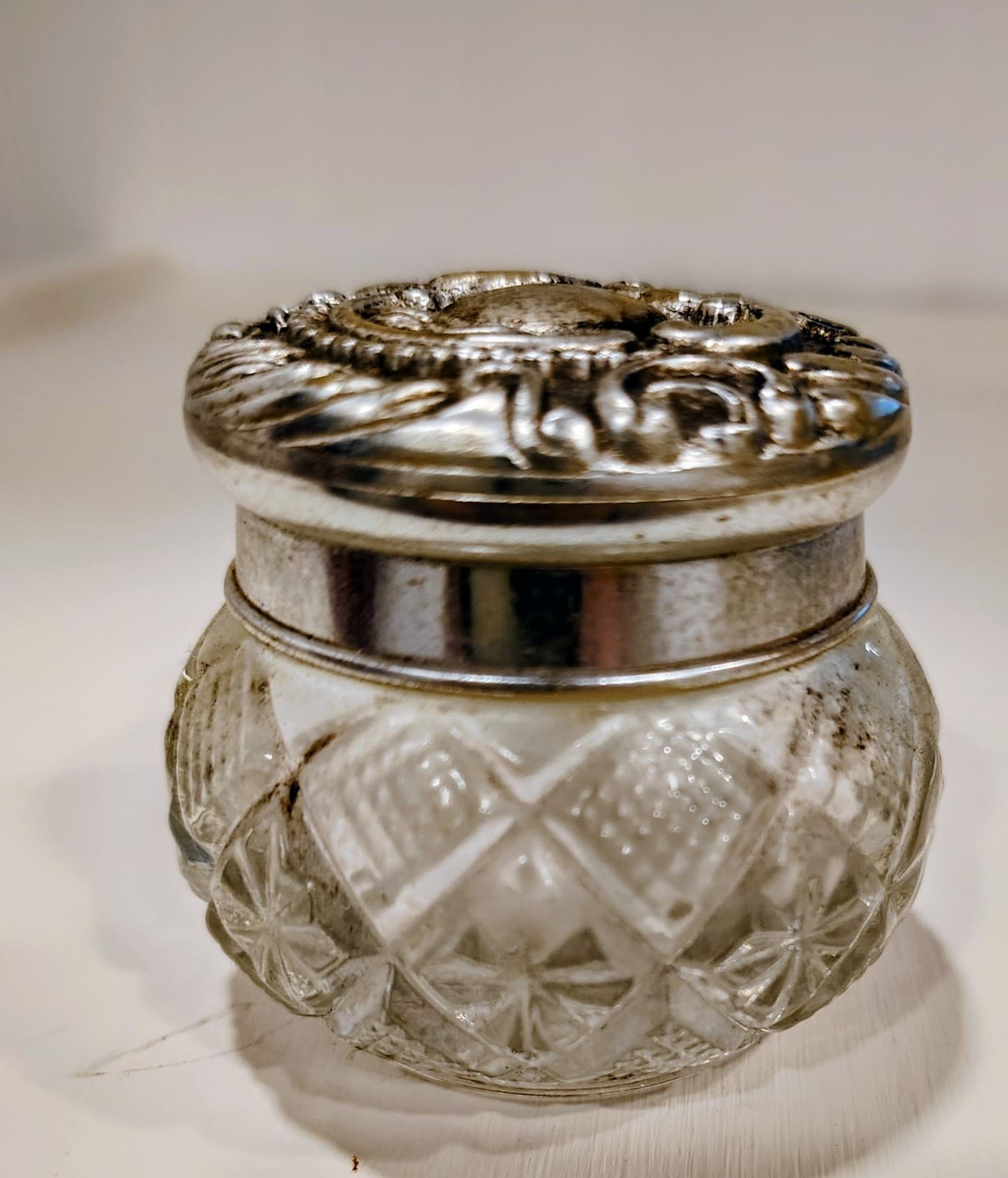Avon Vintage collectible Glass Vanity Jar decor silver plate embossed lid EUC - Thumbnail 2