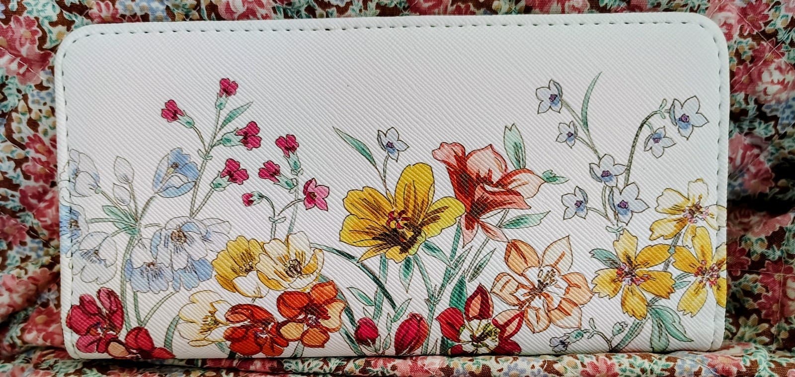 NWOT Safe Keeper Floral Wallet