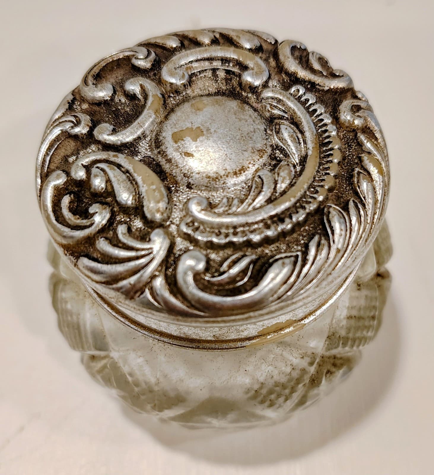 Avon Vintage collectible Glass Vanity Jar decor silver plate embossed lid EUC - Thumbnail 4