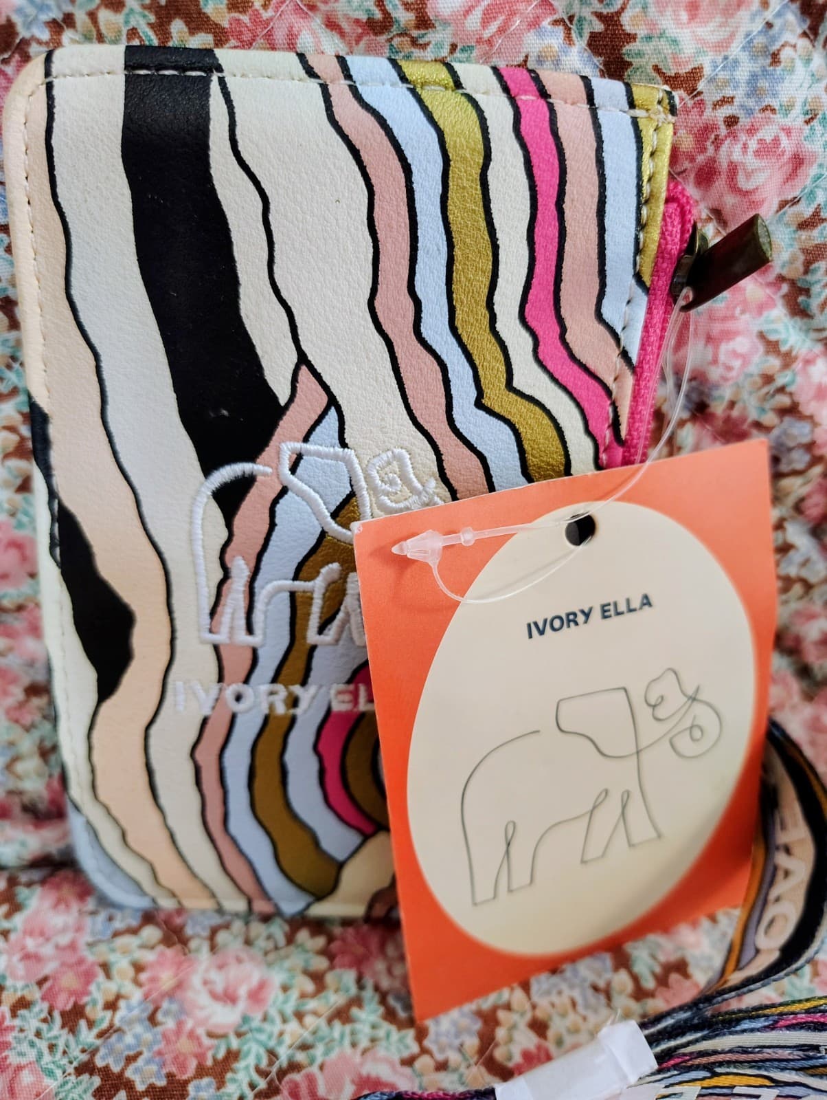 NWT Ivory Ella Multicolor Abstract ID Card Holder with Lanyard - Thumbnail 2