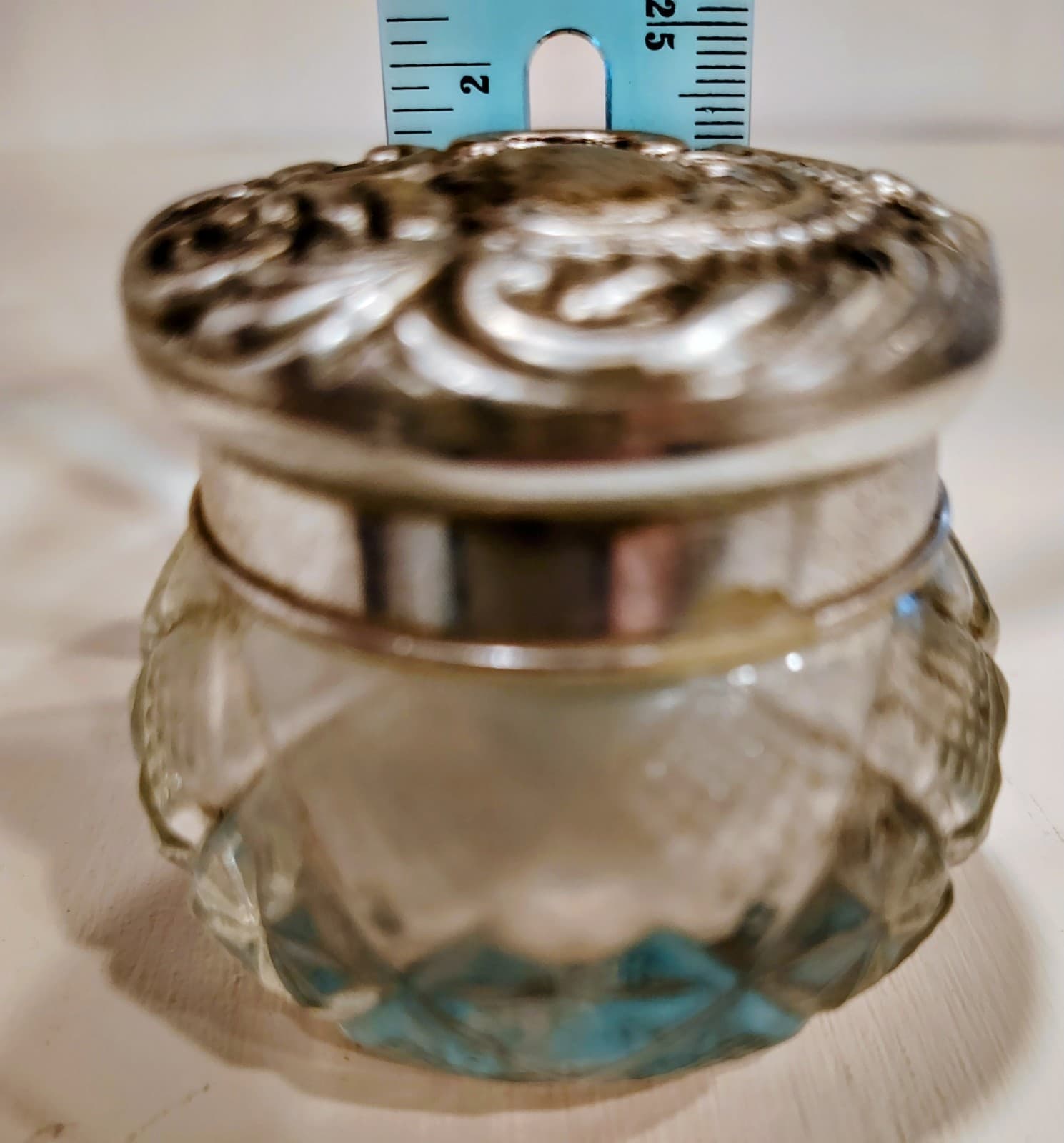 Avon Vintage collectible Glass Vanity Jar decor silver plate embossed lid EUC - Thumbnail 9