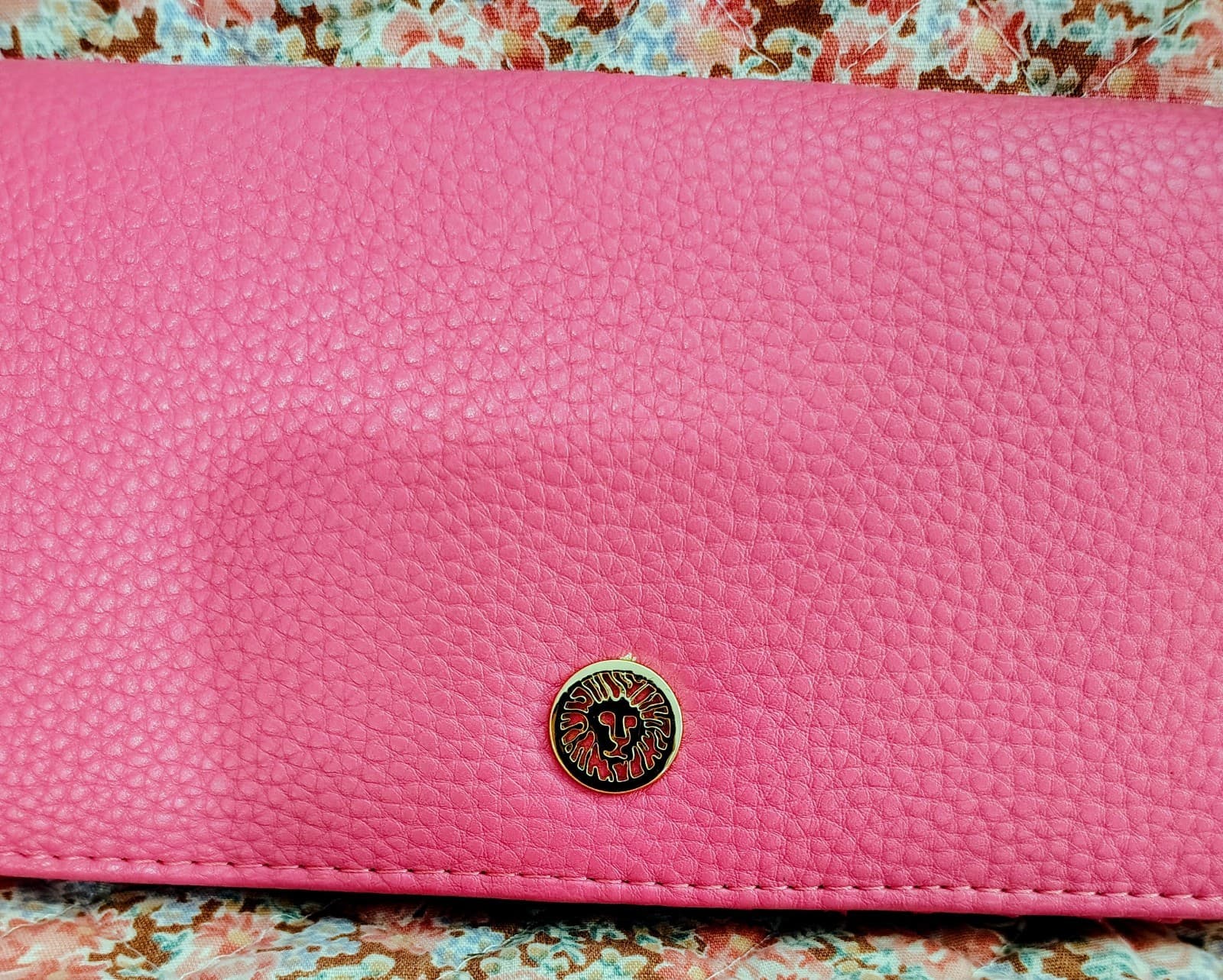 pink pebbled leather Anne Klein slim bifold wallet - Thumbnail 2
