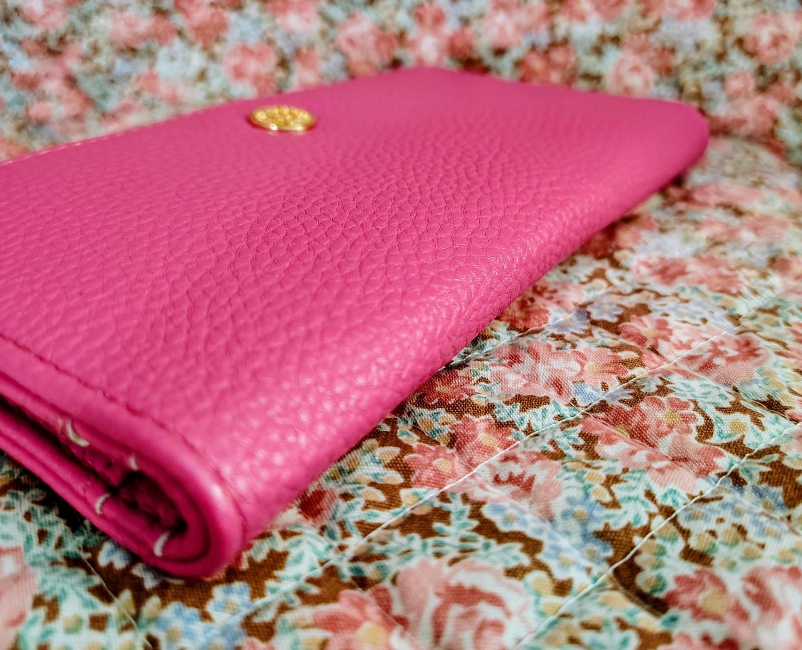 pink pebbled leather Anne Klein slim bifold wallet - Thumbnail 3