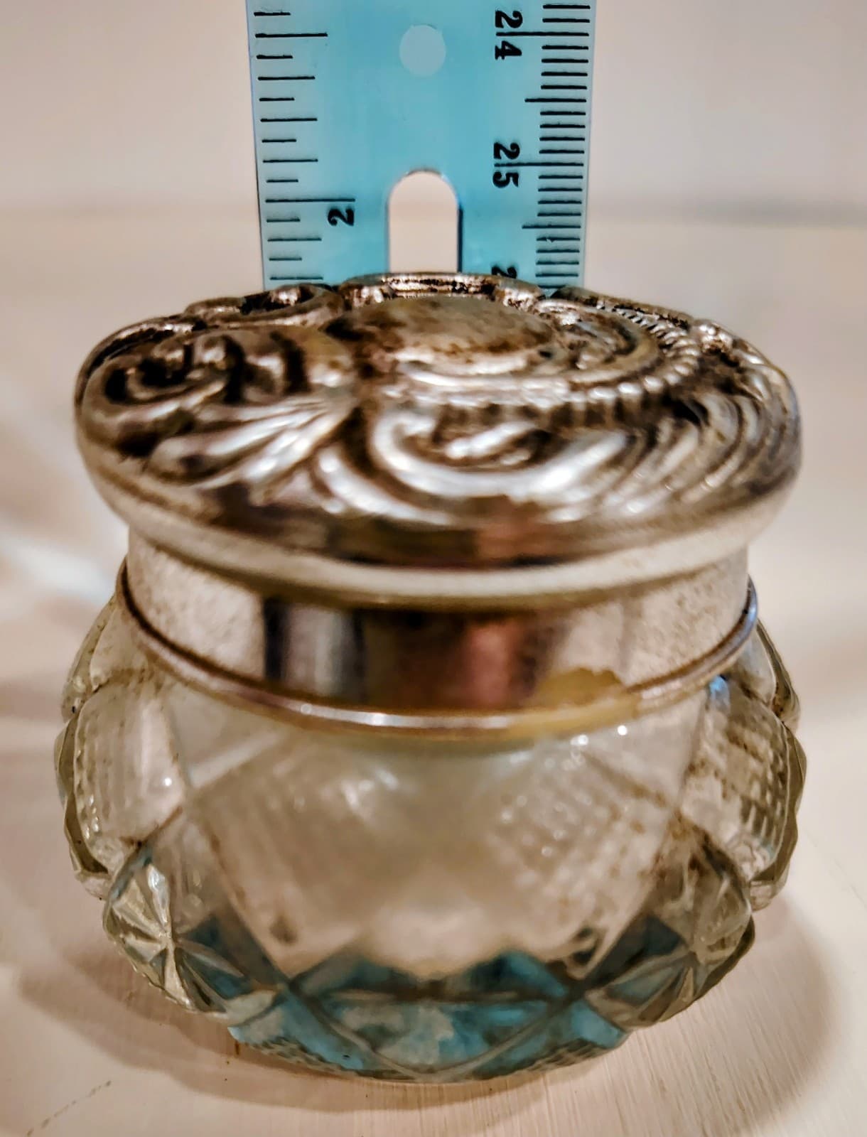 Avon Vintage collectible Glass Vanity Jar decor silver plate embossed lid EUC - Thumbnail 8