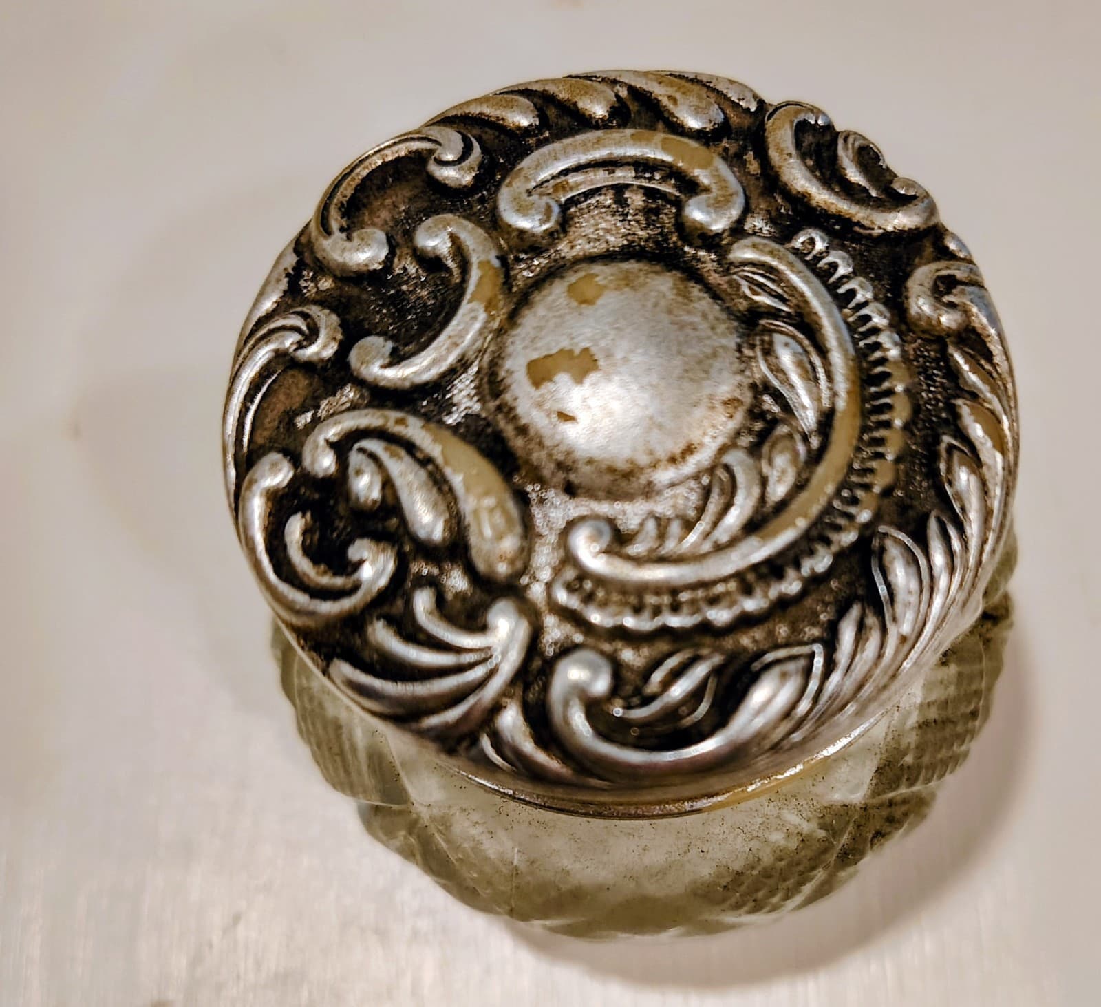 Avon Vintage collectible Glass Vanity Jar decor silver plate embossed lid EUC - Thumbnail 3