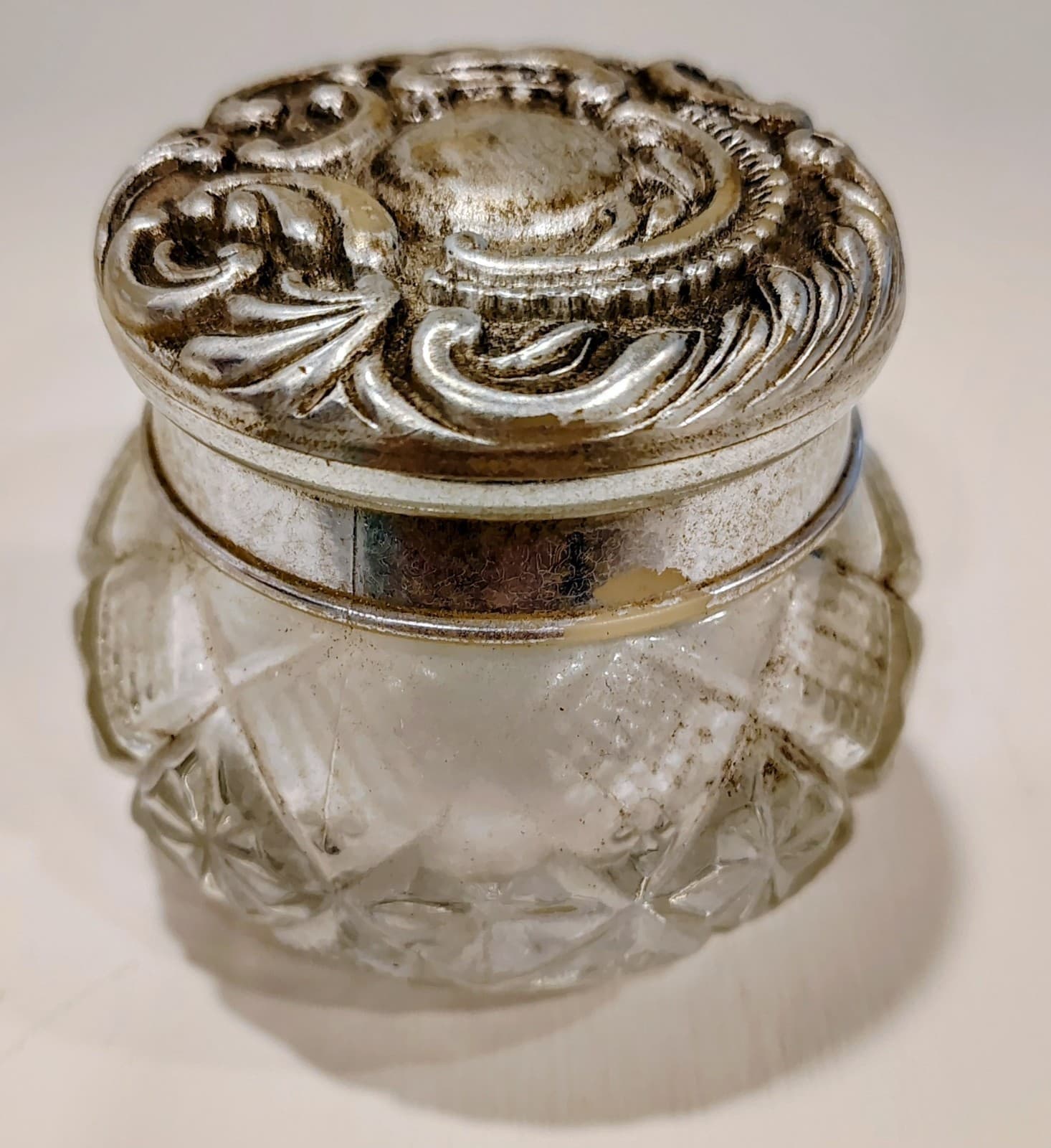 Avon Vintage collectible Glass Vanity Jar decor silver plate embossed lid EUC