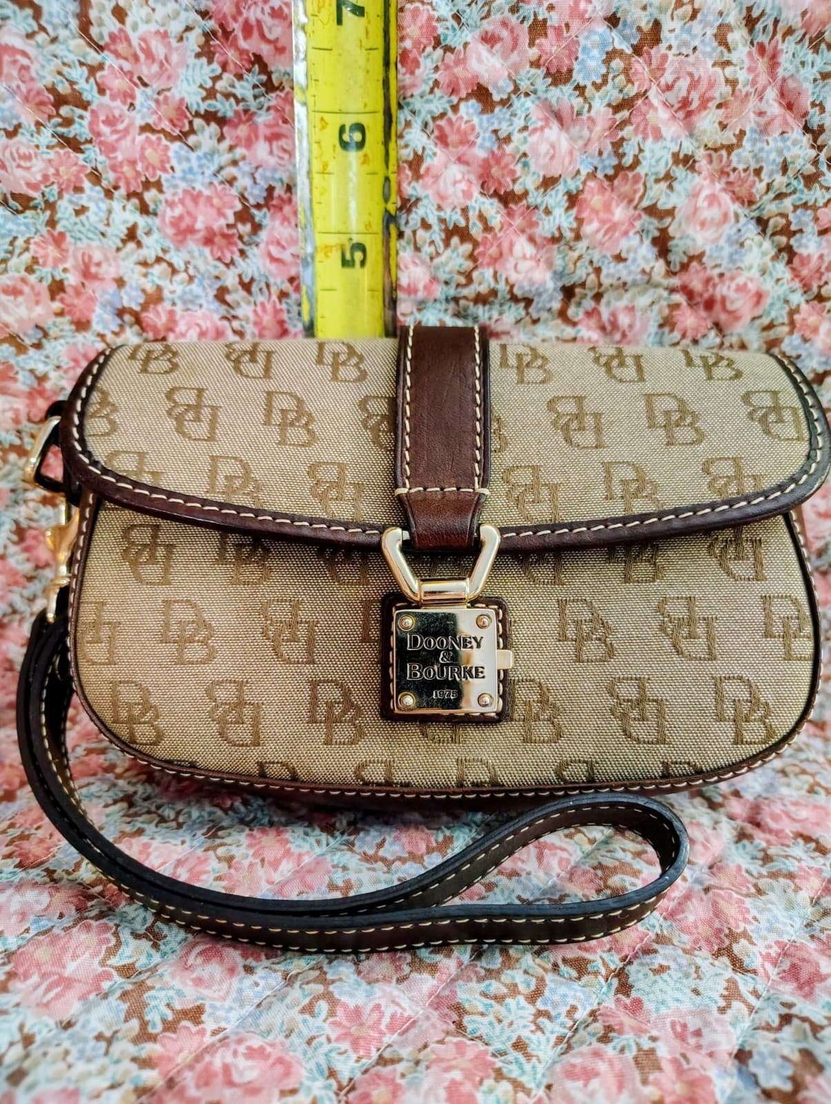 Dooney & Bourke Monogram Cotton/Canvas Wristlet Push Lock Closure - Thumbnail 16