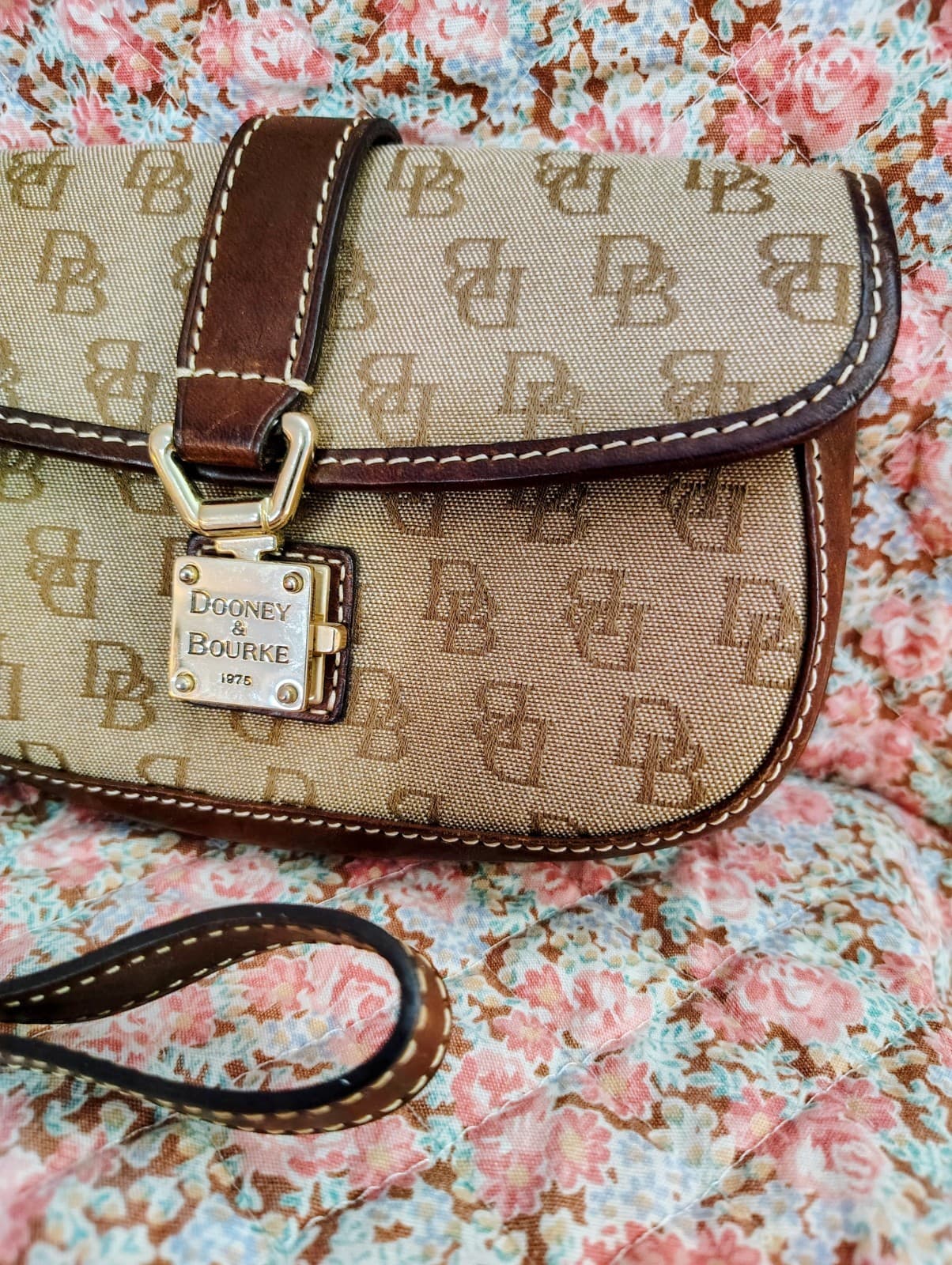Dooney & Bourke Monogram Cotton/Canvas Wristlet Push Lock Closure - Thumbnail 3