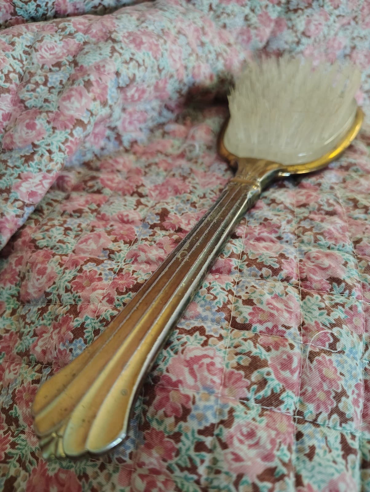 Vintage Gold Tone Floral Vanity Hair Brush Ornate Handle Metal Boudoir Decor - Thumbnail 3