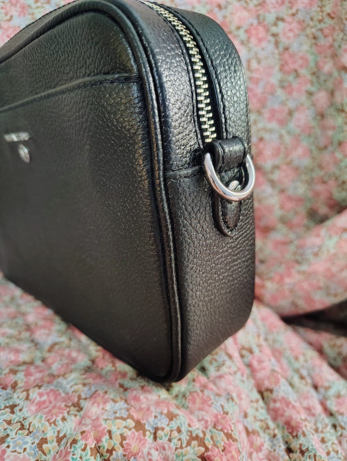 black Pebbled Leather Michael Kors Jet Set Charm East West camera crossbody bag - Thumbnail 2
