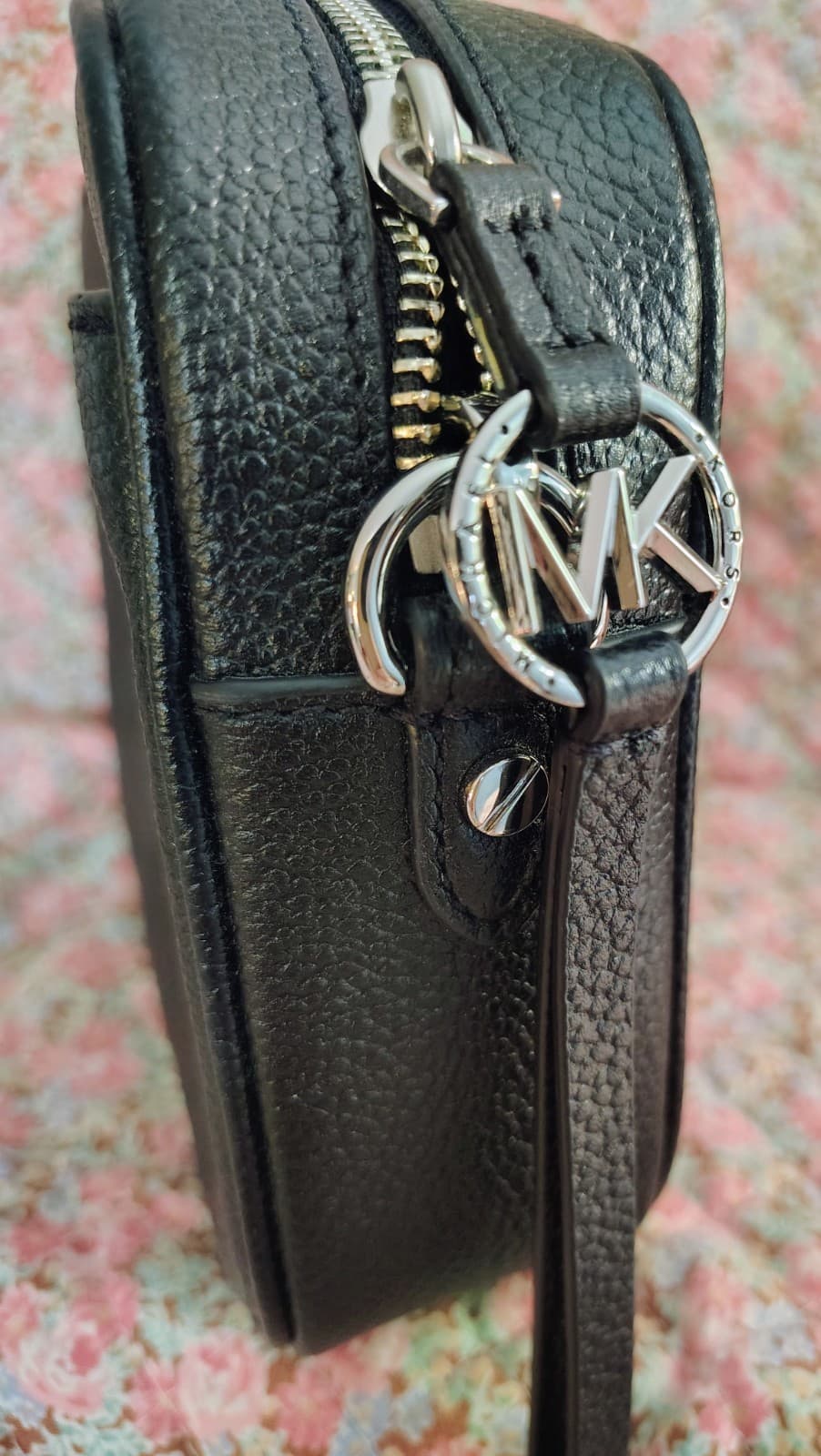 black Pebbled Leather Michael Kors Jet Set Charm East West camera crossbody bag - Thumbnail 4