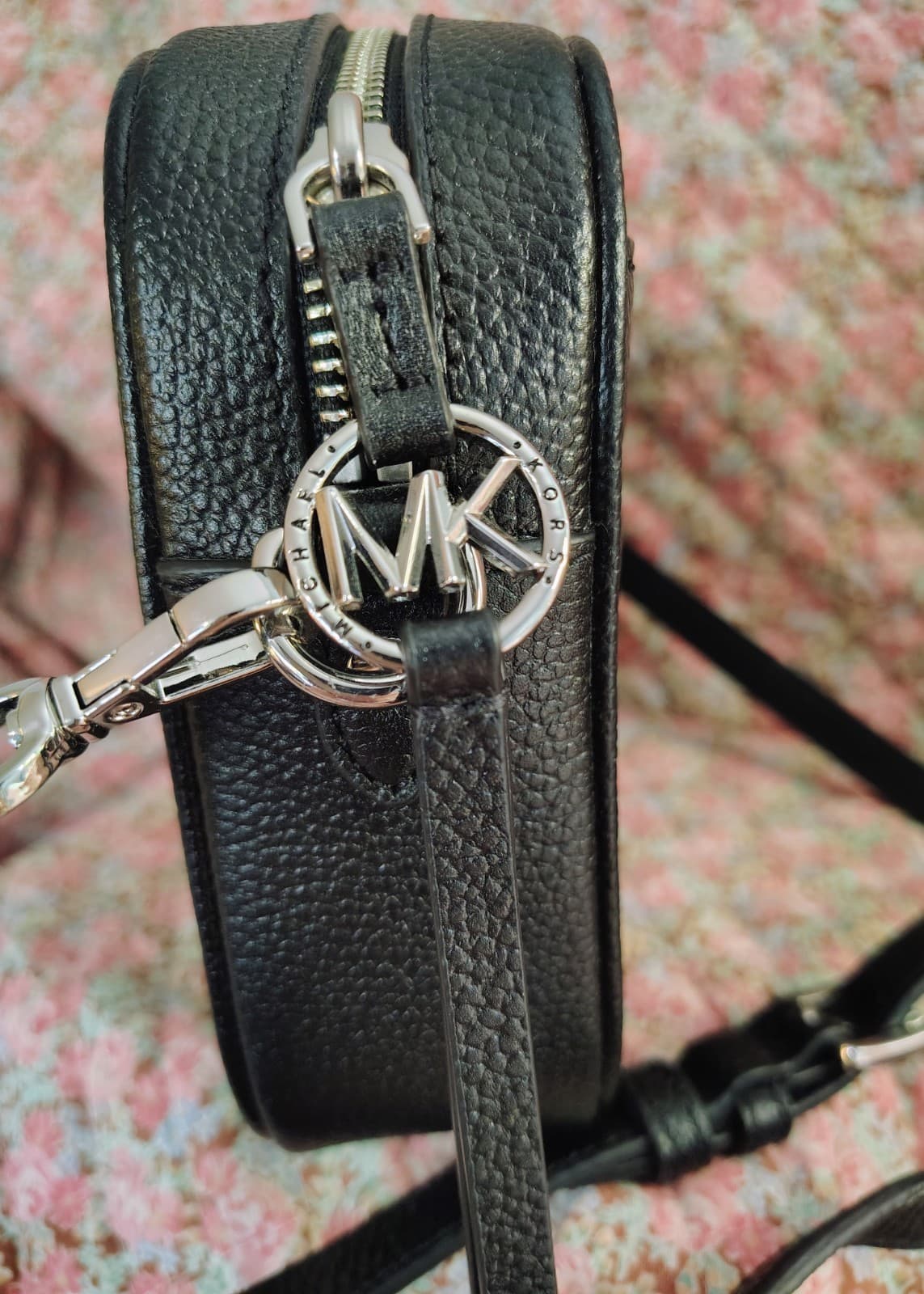 black Pebbled Leather Michael Kors Jet Set Charm East West camera crossbody bag - Thumbnail 14