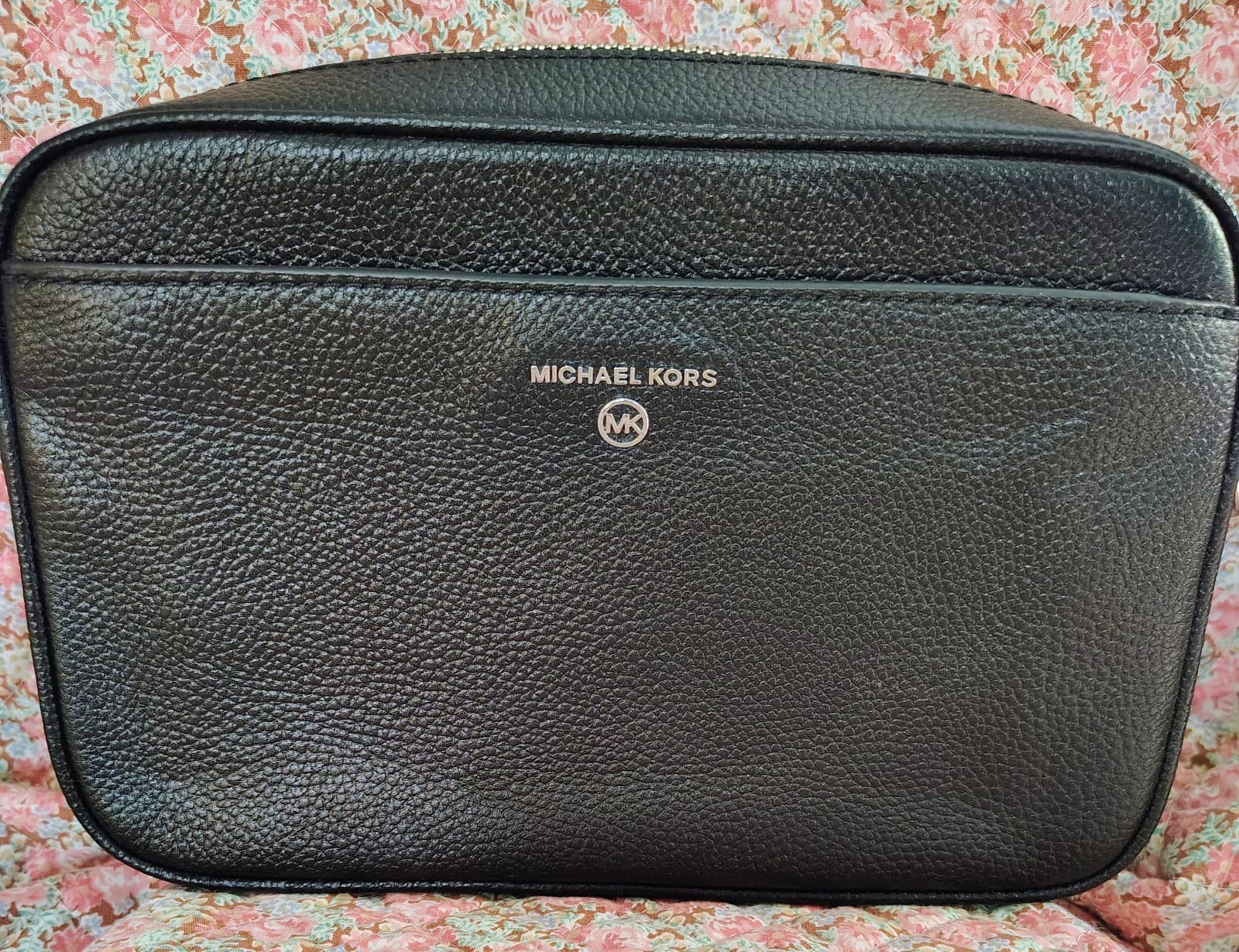 black Pebbled Leather Michael Kors Jet Set Charm East West camera crossbody bag