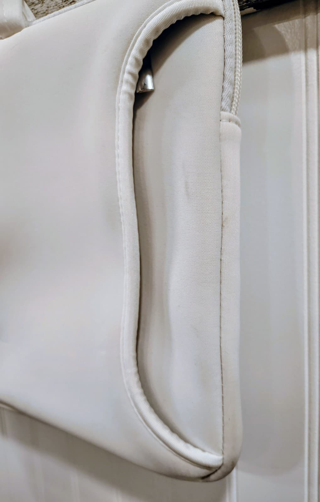 White Neoprene Padded Laptop Sleeve Case, Handles, EUC - Thumbnail 6