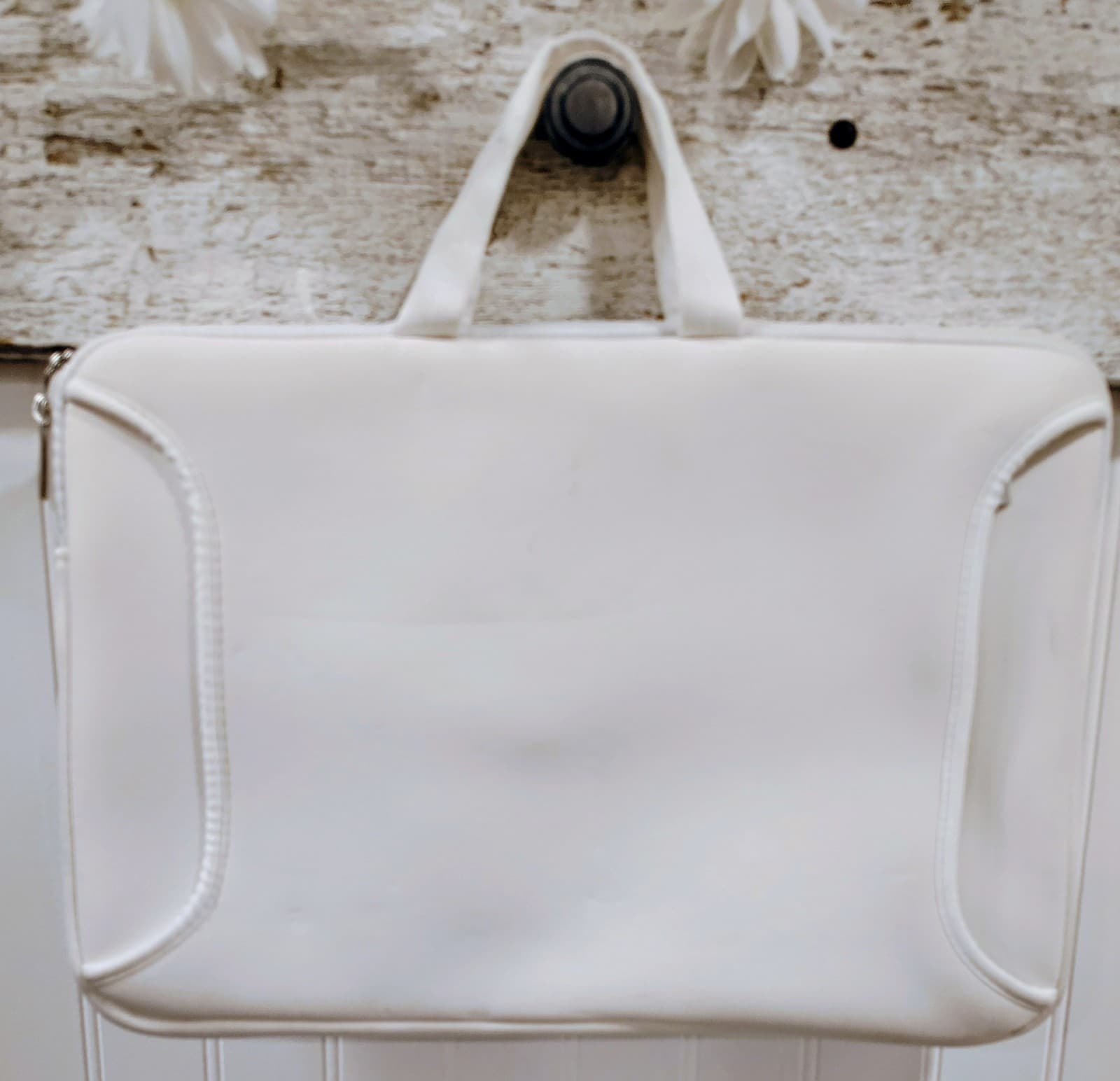 White Neoprene Padded Laptop Sleeve Case, Handles, EUC - Thumbnail 2