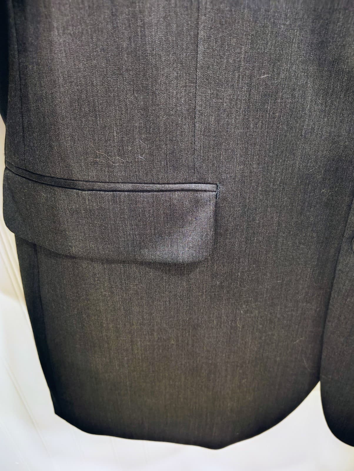 Calvin Klein Men’s Lined Suit 42R Jacket/36R Pants, EUC, Worn Once - Thumbnail 6