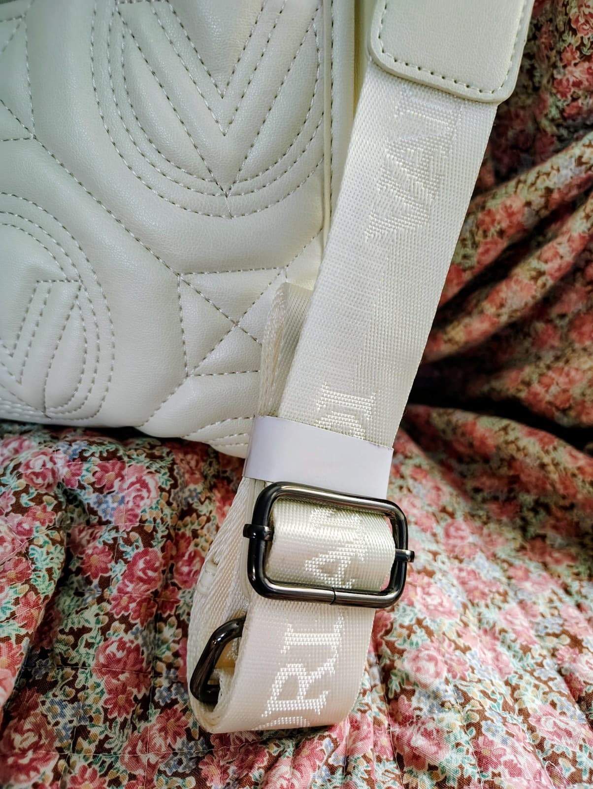NWT white Vegan Leather Valentino Orlandi tote bag/Pouch MSRP 359.00 - Thumbnail 4