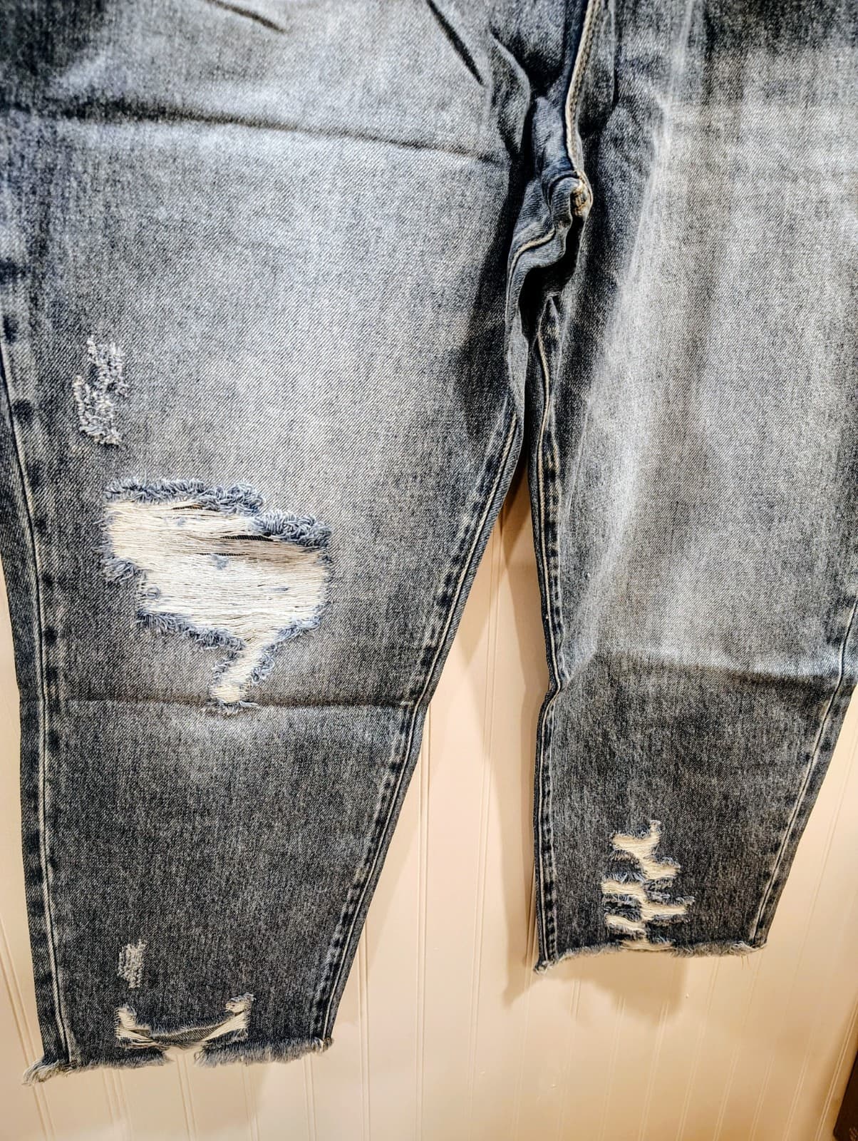 Pink Lily Priscilla Distressed Girlfriend Med Wash Jeans, NWT Size 19 - Thumbnail 2