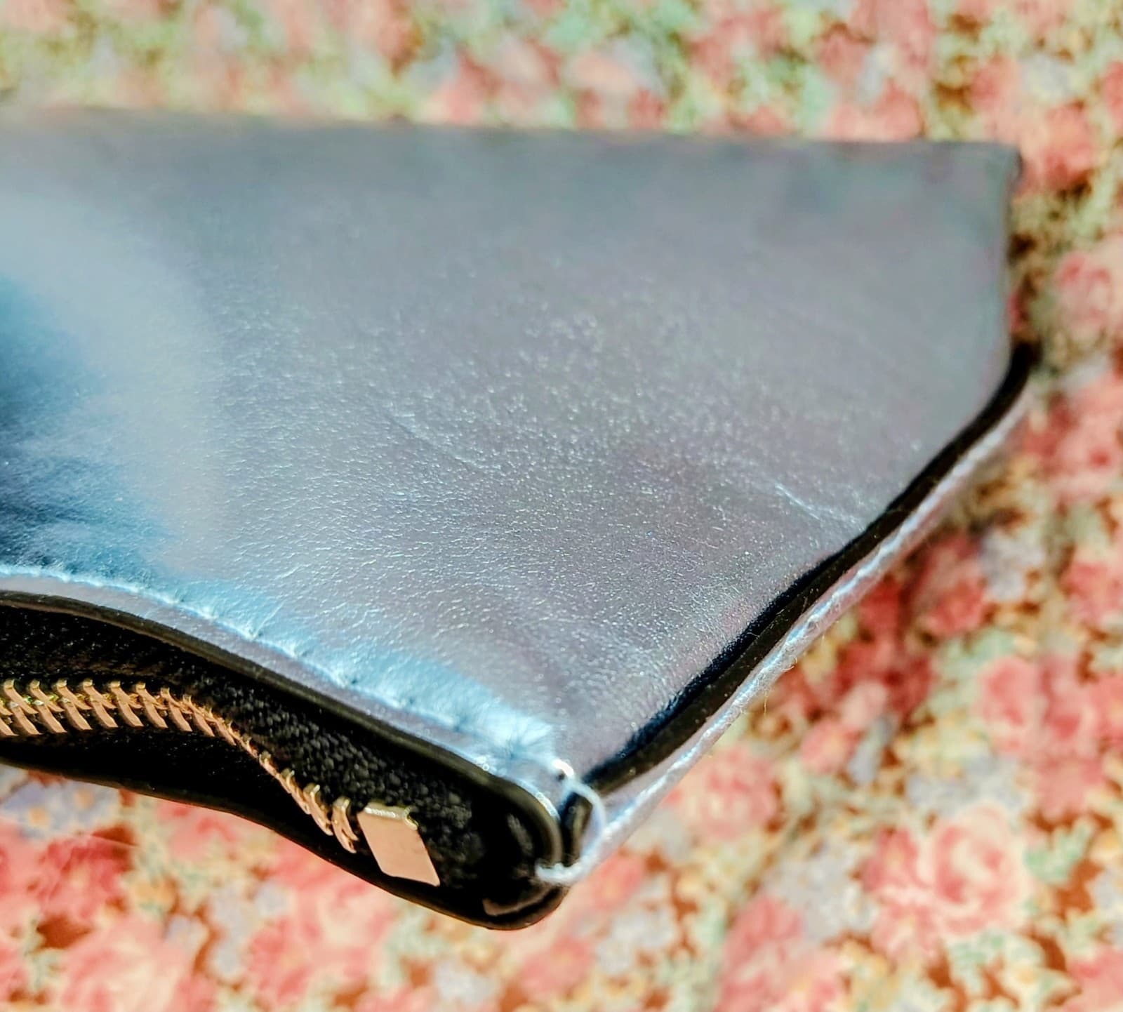 Neutrogena NWT Metallic Blue Makeup Bag With Strap - Thumbnail 12