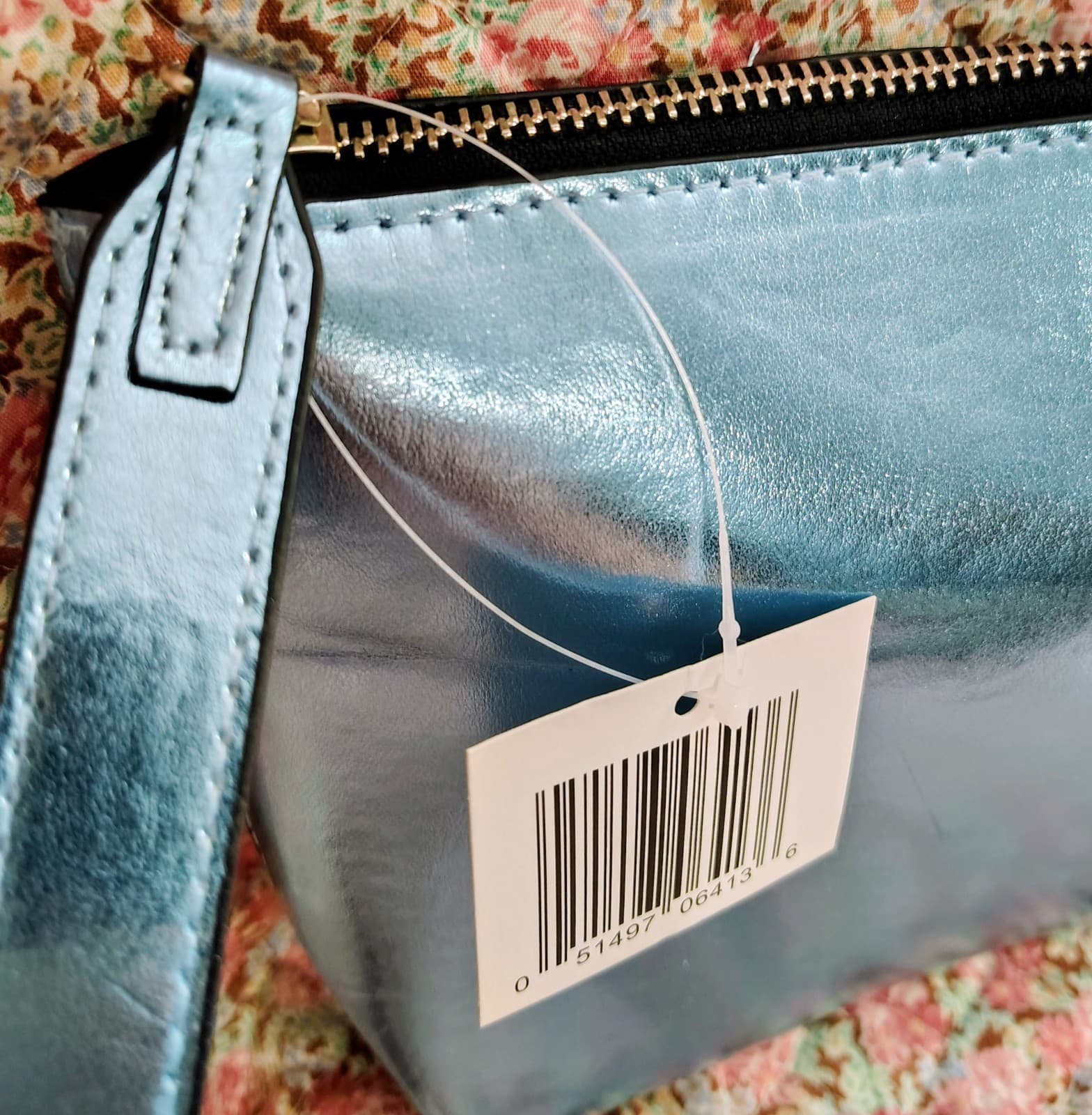 Neutrogena NWT Metallic Blue Makeup Bag With Strap - Thumbnail 3