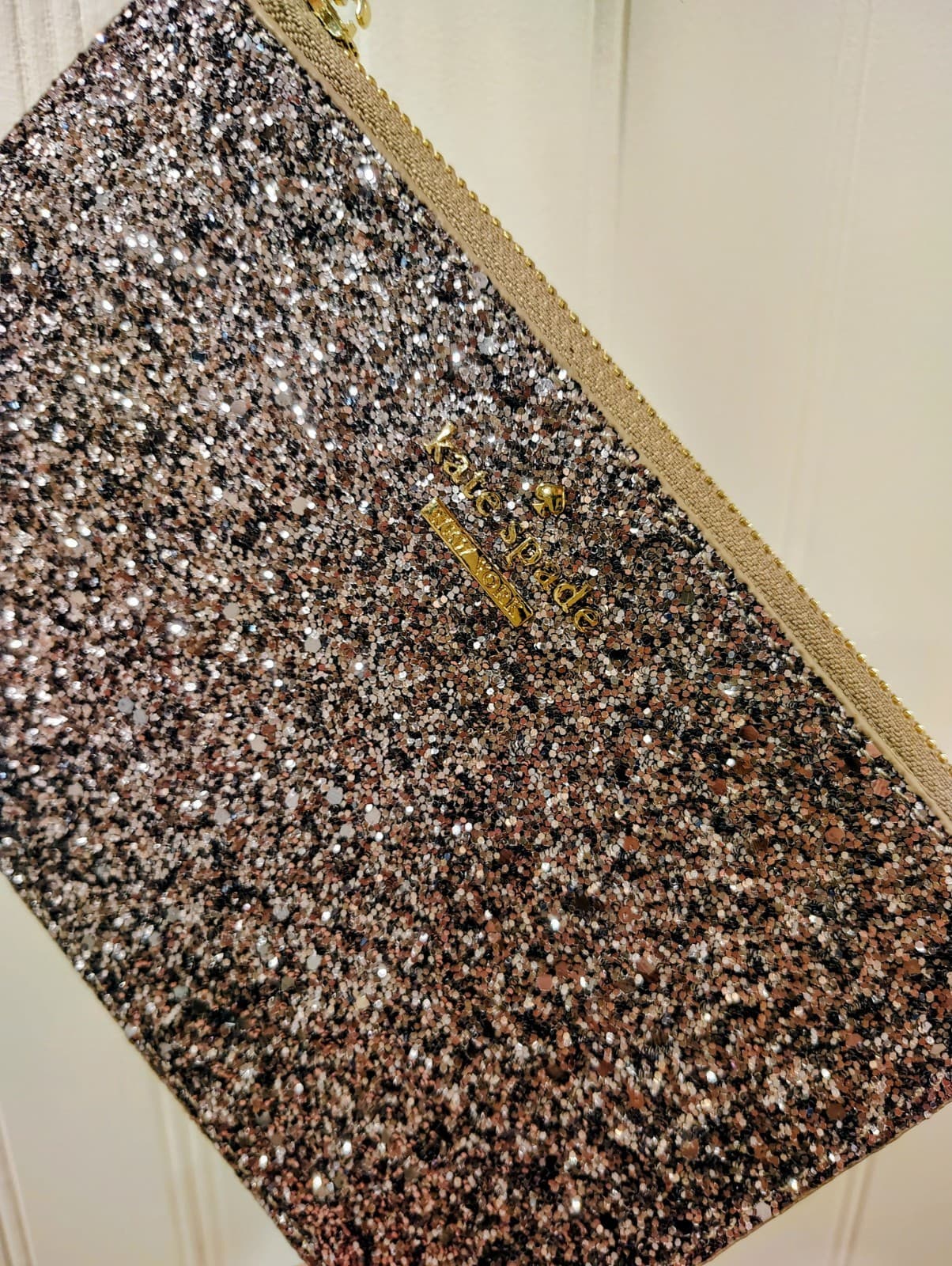 Kate Spade New York Wristlet dazzling silver glitter finish, NWT $88 - Thumbnail 4