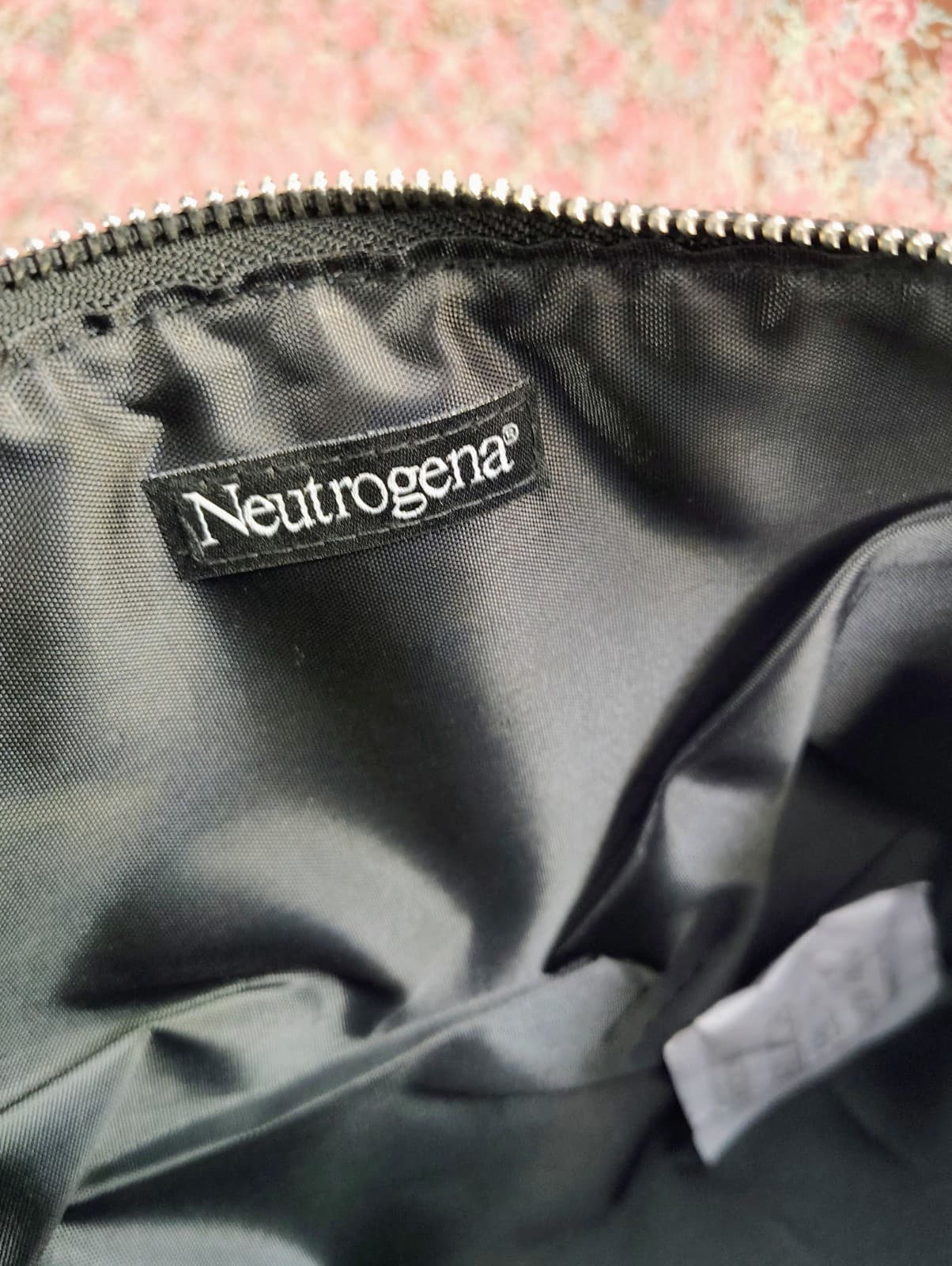Neutrogena NWT Metallic Blue Makeup Bag With Strap - Thumbnail 6