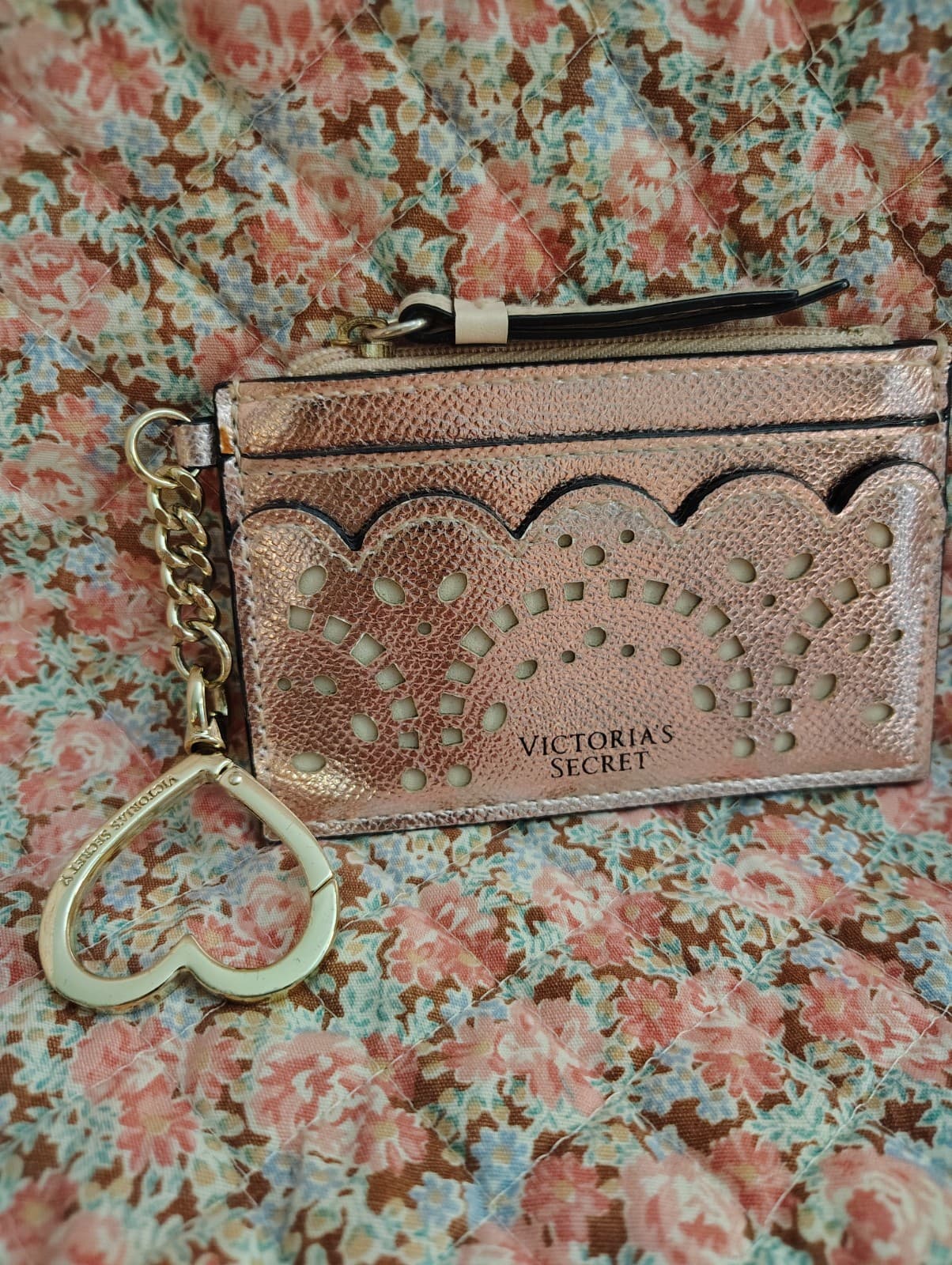 NWOT Victoria's Secret Pink Metallic Card Holder Heart Clasp - Thumbnail 2