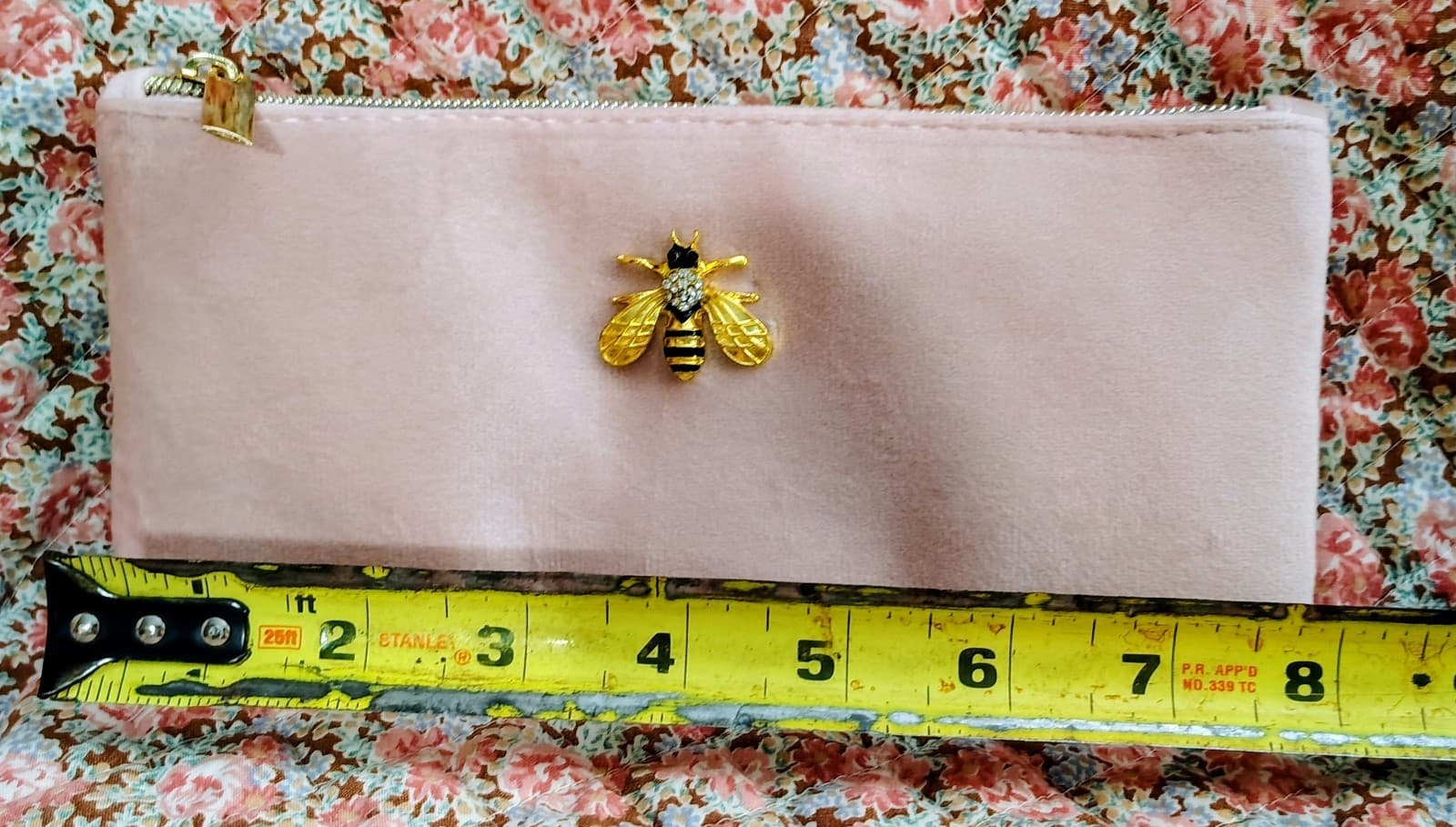 Bee Blush Velvet Brooch Bag featuring a gold-toned bee embellishment NWOT - Thumbnail 10
