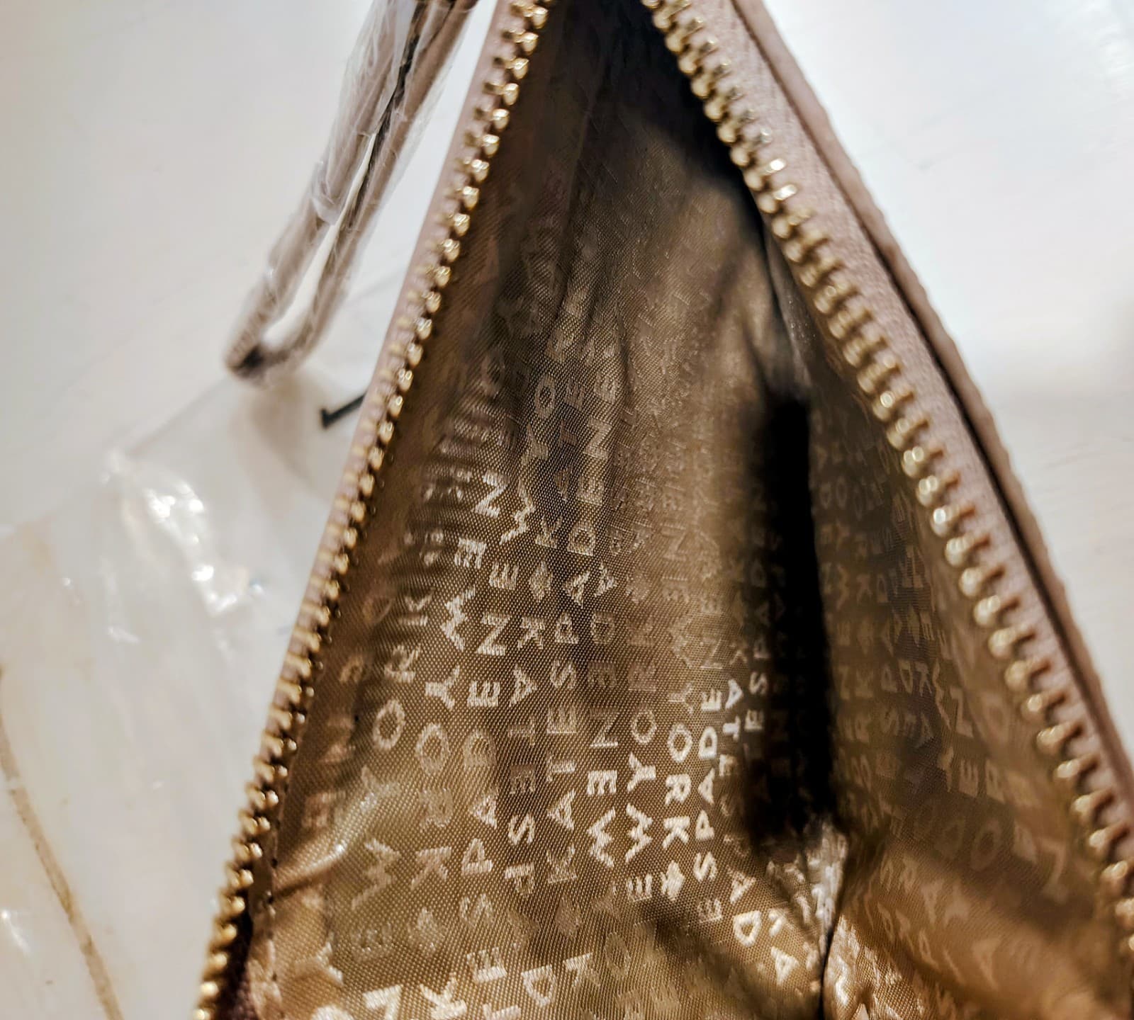 Kate Spade New York Wristlet dazzling silver glitter finish, NWT $88 - Thumbnail 8