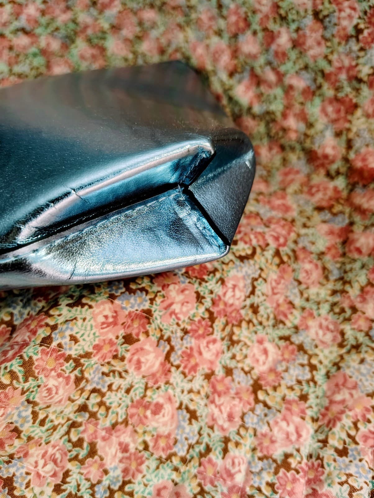 Neutrogena NWT Metallic Blue Makeup Bag With Strap - Thumbnail 11