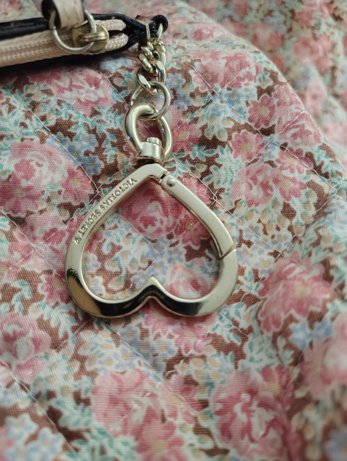 NWOT Victoria's Secret Pink Metallic Card Holder Heart Clasp - Thumbnail 5