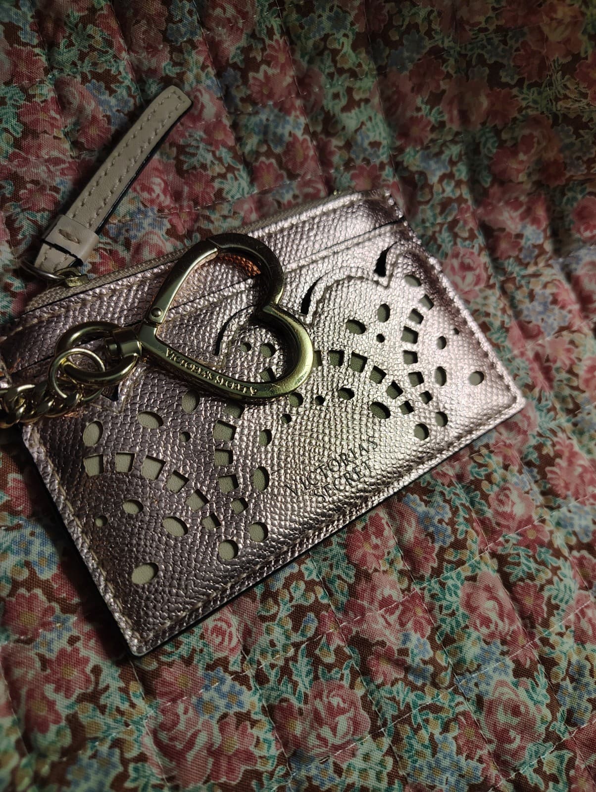 NWOT Victoria's Secret Pink Metallic Card Holder Heart Clasp - Thumbnail 6