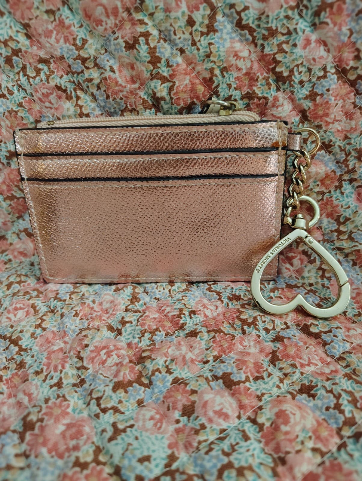 NWOT Victoria's Secret Pink Metallic Card Holder Heart Clasp - Thumbnail 3