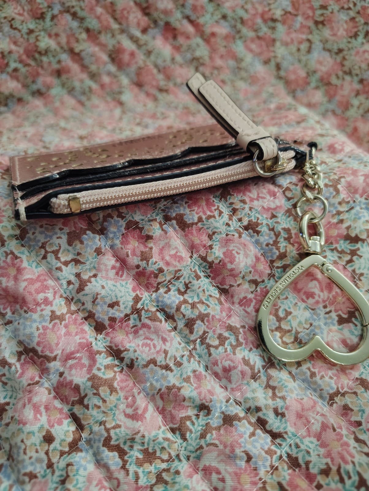 NWOT Victoria's Secret Pink Metallic Card Holder Heart Clasp - Thumbnail 4