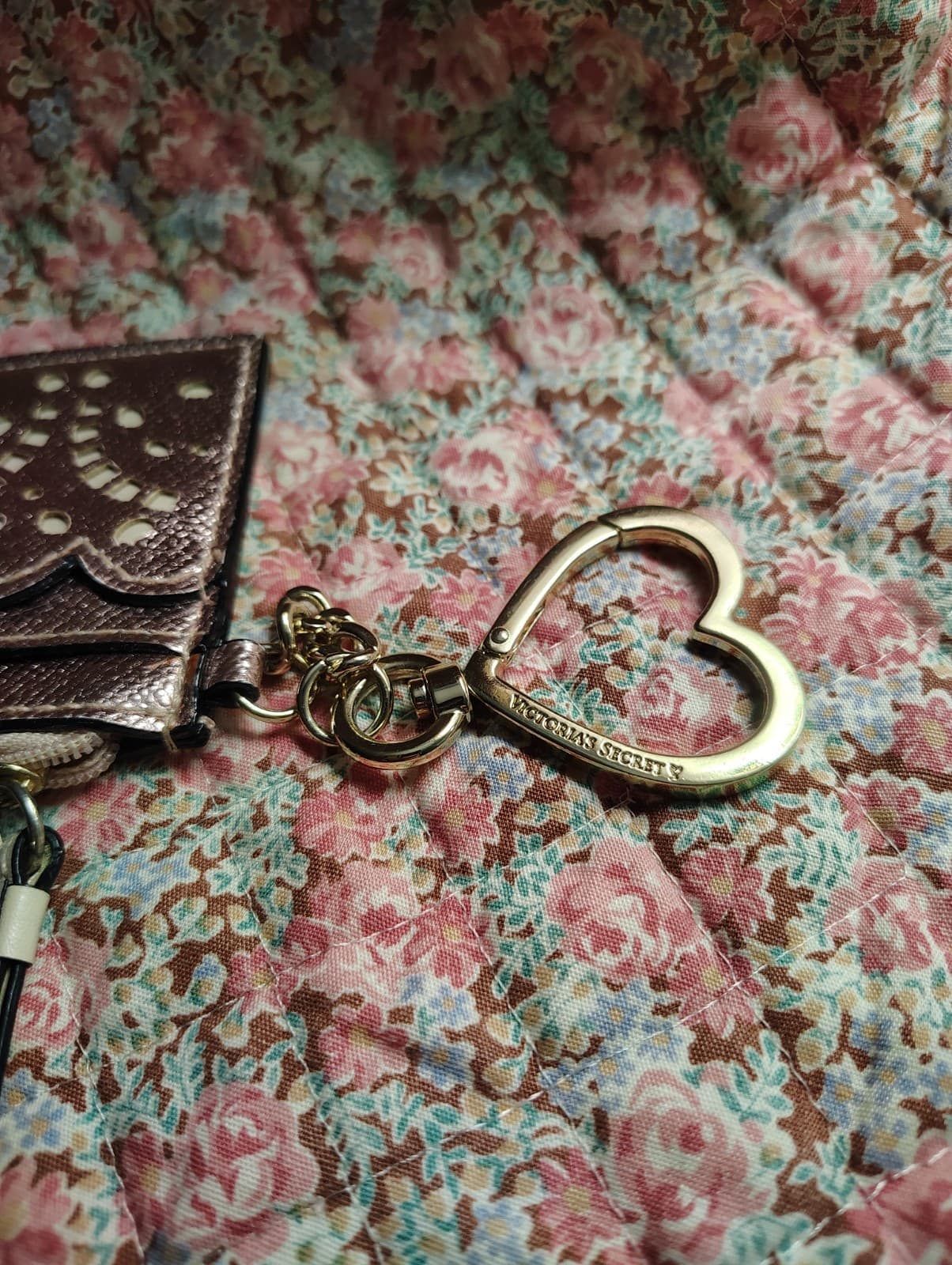 NWOT Victoria's Secret Pink Metallic Card Holder Heart Clasp - Thumbnail 7