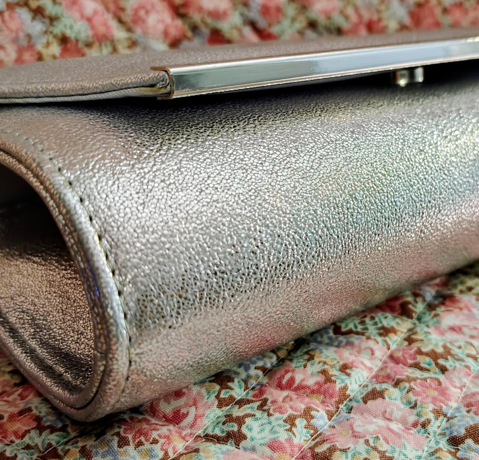 silver shoulder bag metallic finish chain strap NWOT - Thumbnail 4
