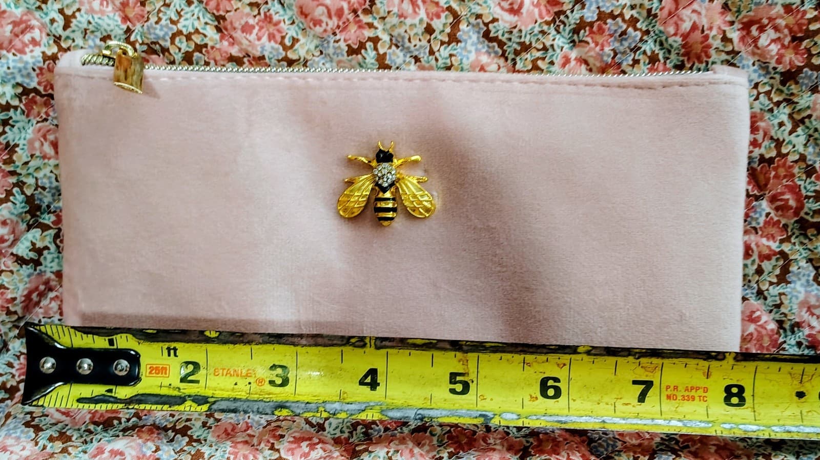 Bee Blush Velvet Brooch Bag featuring a gold-toned bee embellishment NWOT - Thumbnail 11