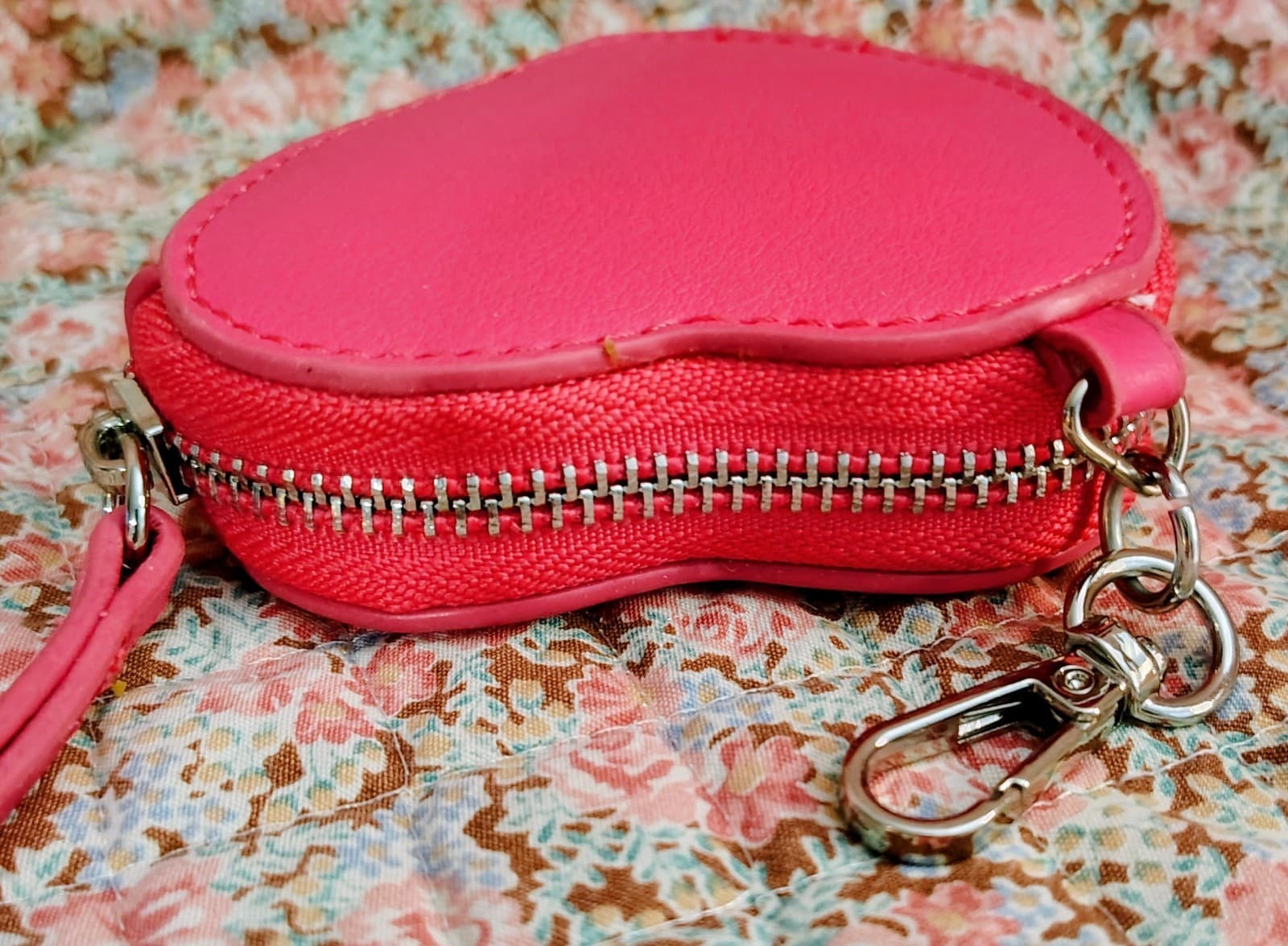 Juicy Couture pink heart-shaped zip-around wallet, Coin Purse NWOT - Thumbnail 5