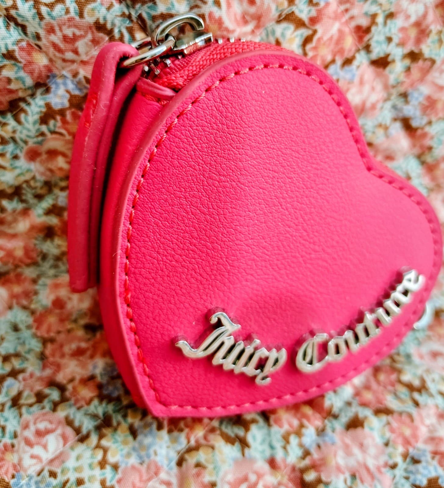 Juicy Couture pink heart-shaped zip-around wallet, Coin Purse NWOT - Thumbnail 2