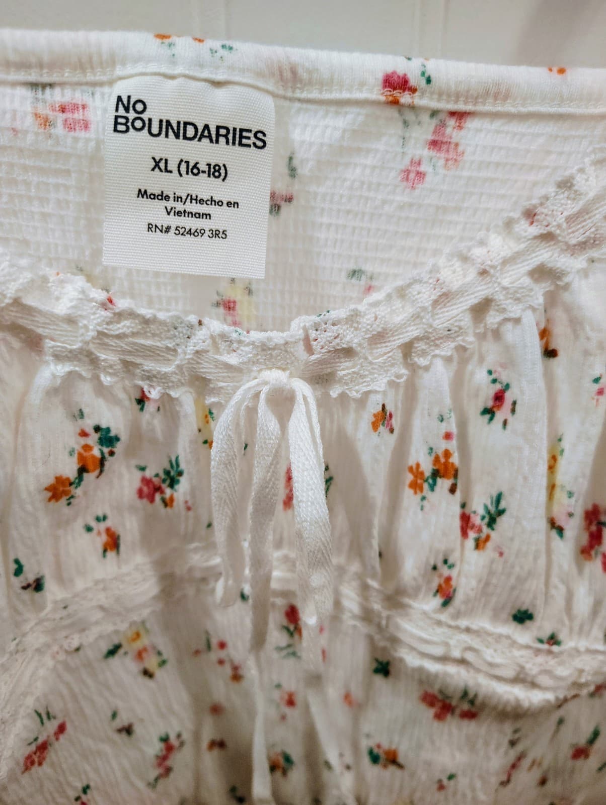 No Boundaries Women's White Floral Cami With Lace, NWT XL - Thumbnail 3