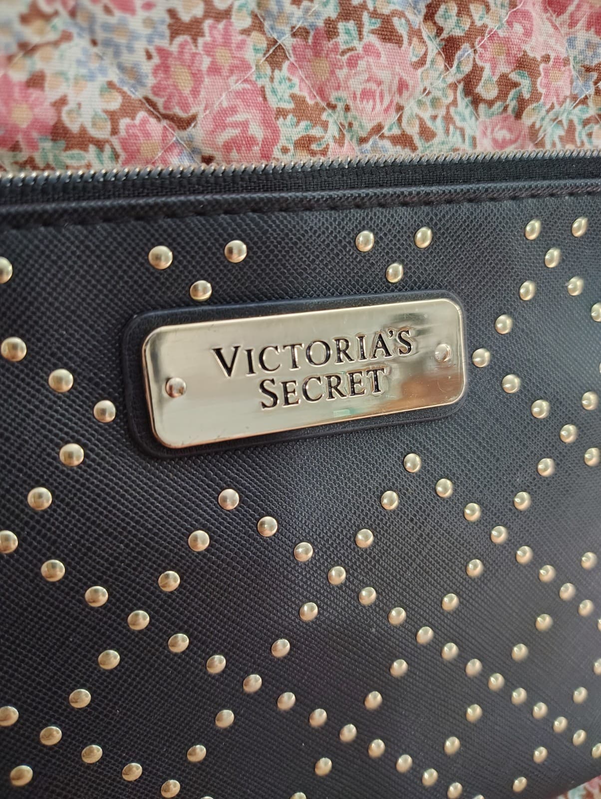 NWOT Black Faux Leather Quilted Studded Victoria's Secret Wristlet - Thumbnail 5