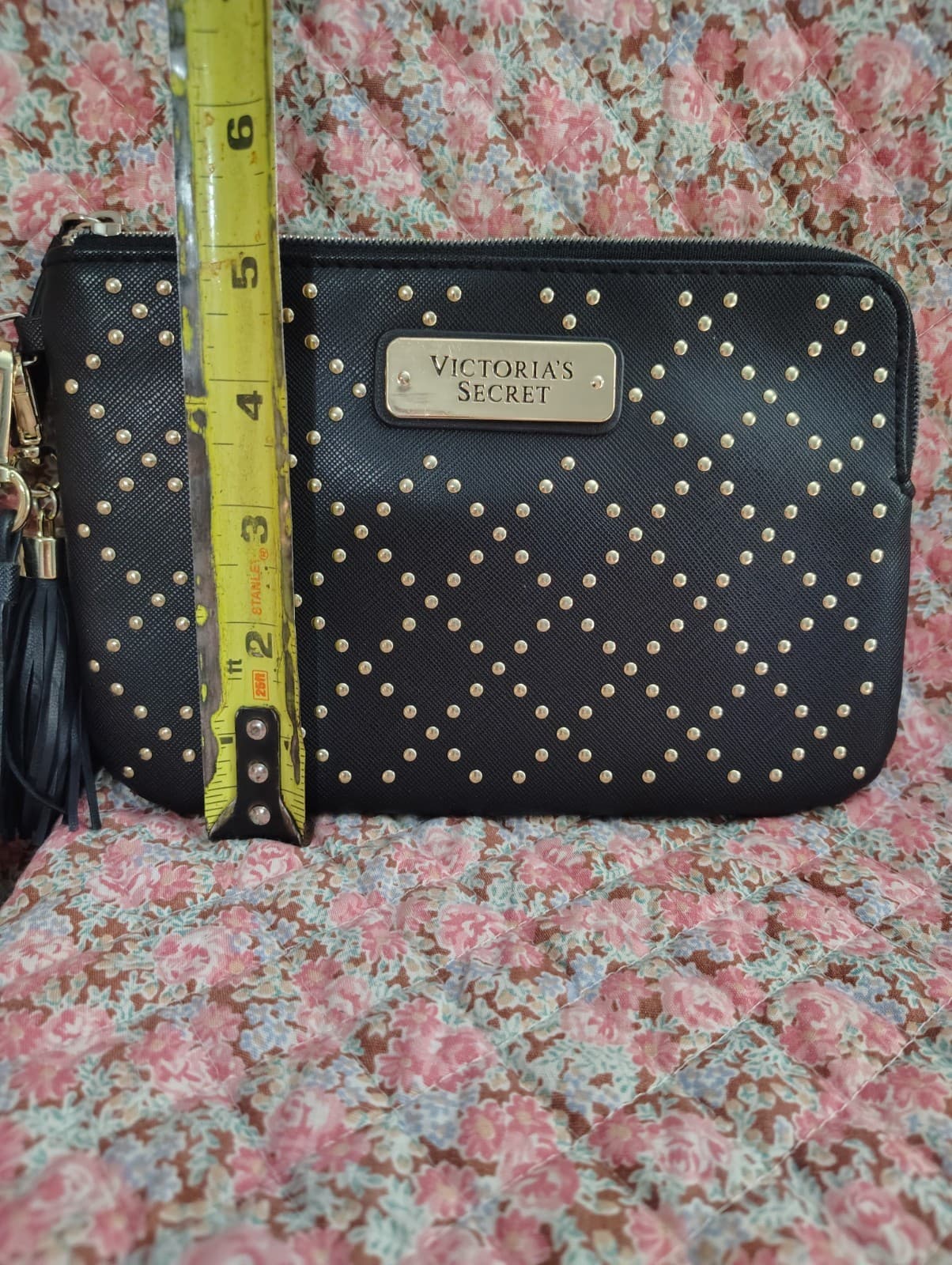 NWOT Black Faux Leather Quilted Studded Victoria's Secret Wristlet - Thumbnail 11