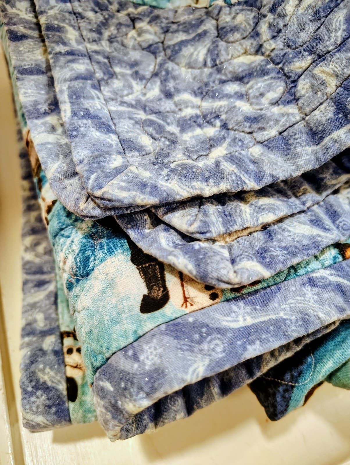 Handmade Disney Frozen quilt, Anna Elsa, 60 x 70 inches , EUC, 2014 - Thumbnail 15
