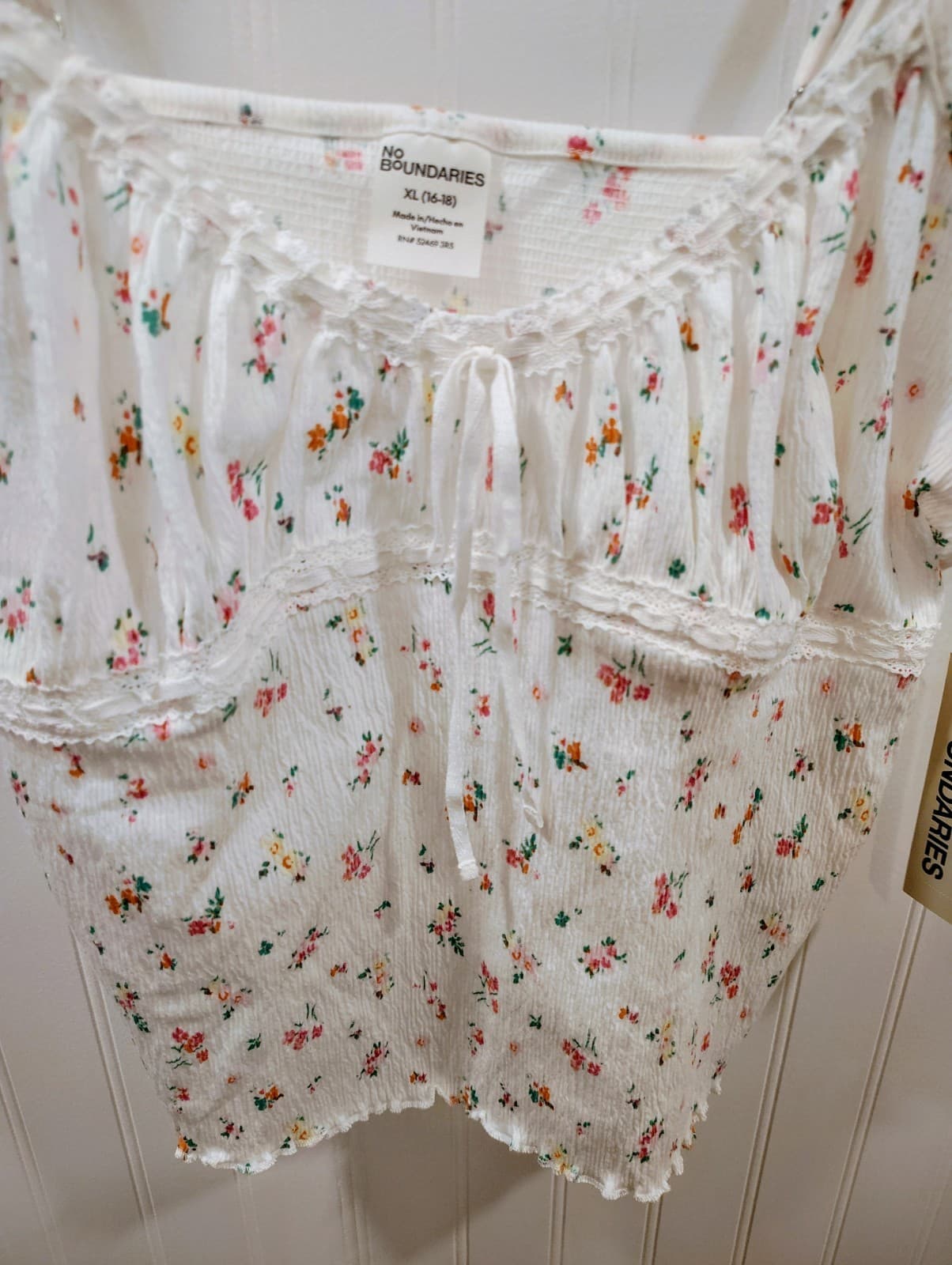 No Boundaries Women's White Floral Cami With Lace, NWT XL - Thumbnail 2