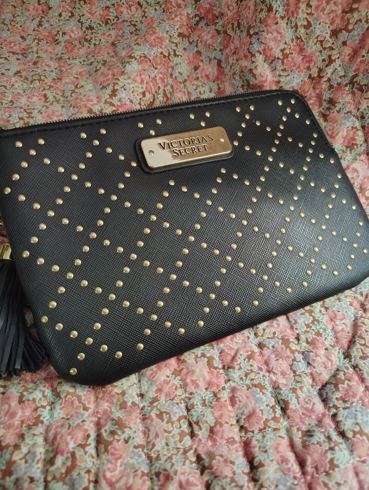 NWOT Black Faux Leather Quilted Studded Victoria's Secret Wristlet - Thumbnail 8