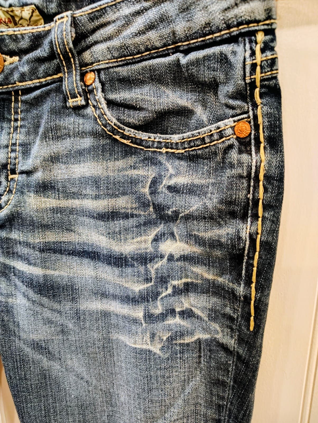 BKE Denim Sabrina Bootcut Women’s Jeans Size 28 Distressed Embellished EUC - Thumbnail 4