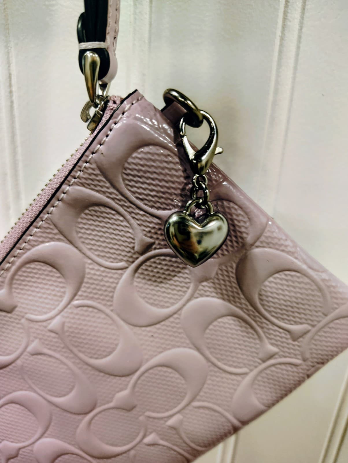 NWOT Coach Corner Zip Wristlet Signature Patent Leather Heart Charm Lavender - Thumbnail 7